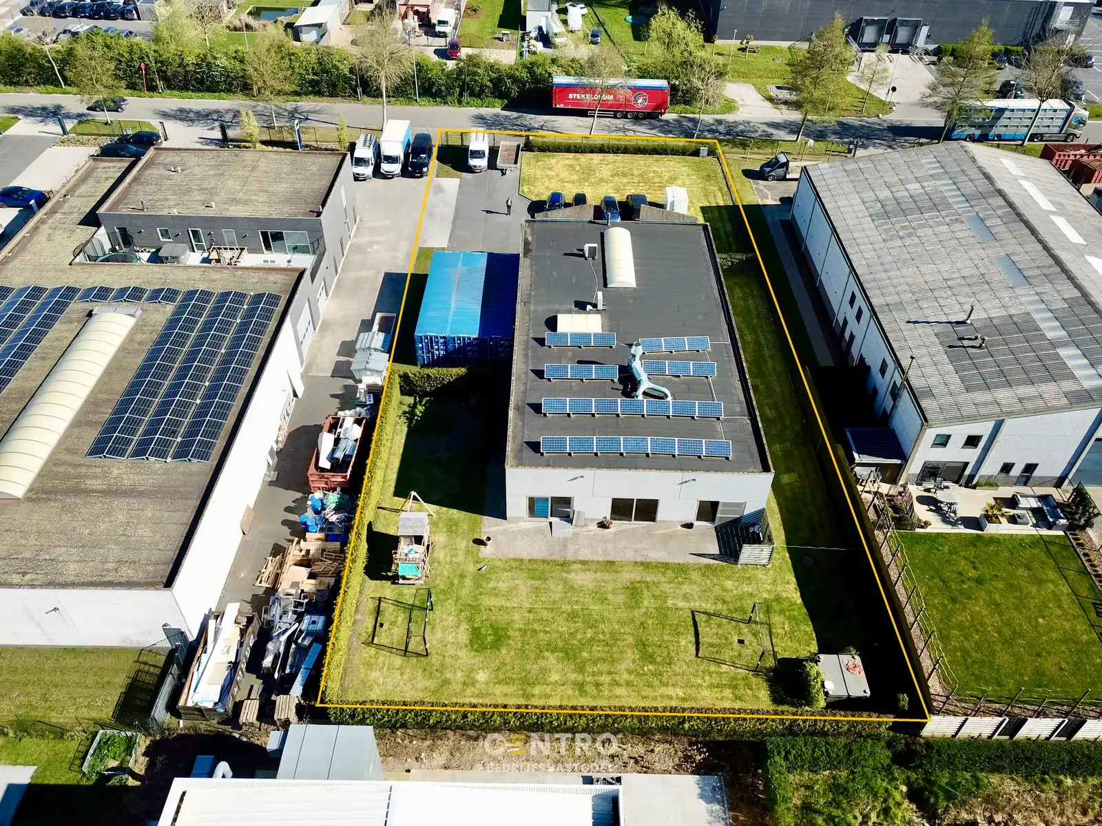 Recent BEDRIJFSGEBOUW, bestaande uit MAGAZIJN, BURELEN en WONING met zonnige tuin te Diksmuide. Op bedrijventerrein te Diksmuide foto 2