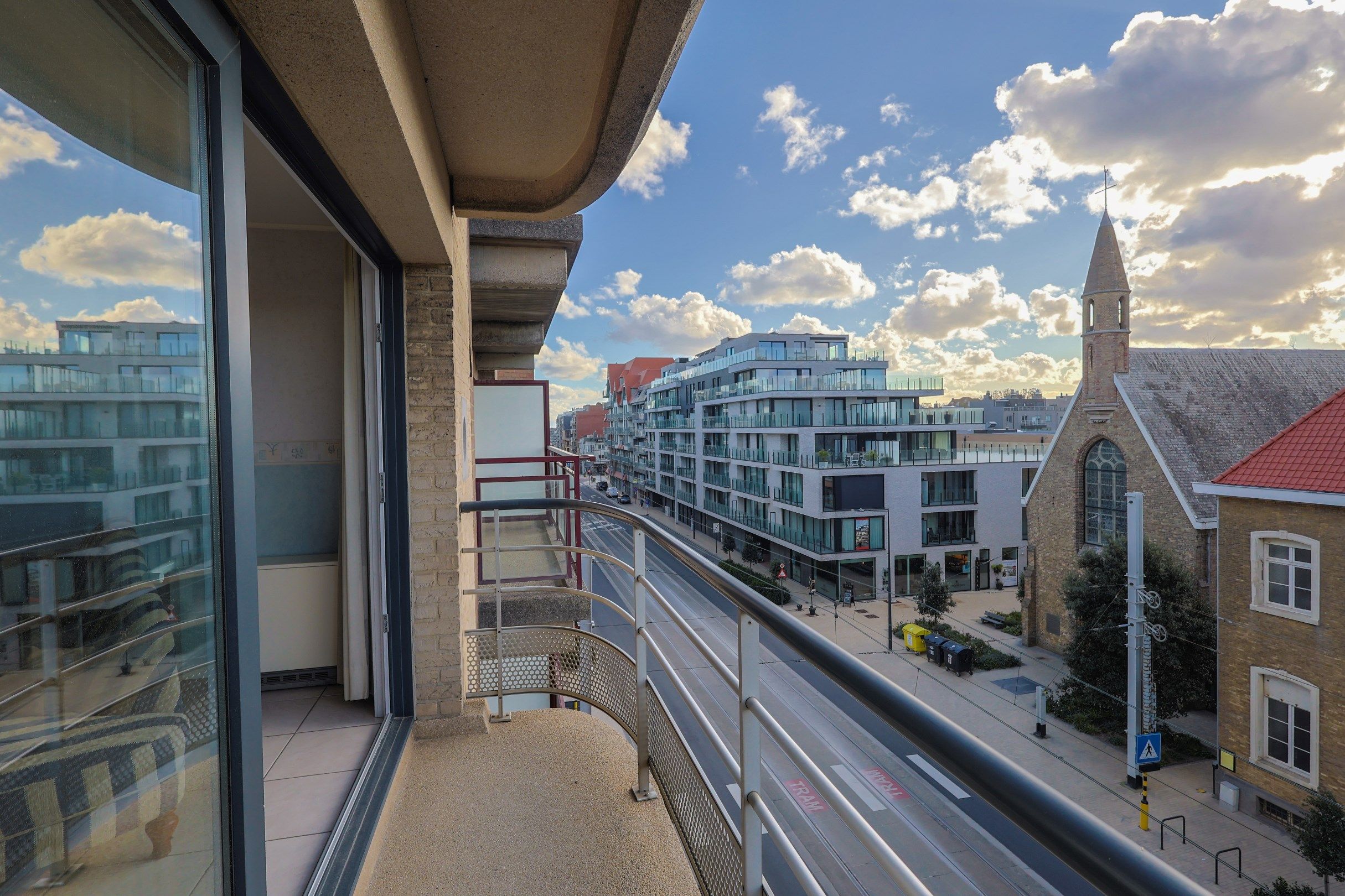 Zonnig en ruim appartement met twee slaapkamers op wandelafstand van de zee  foto 9