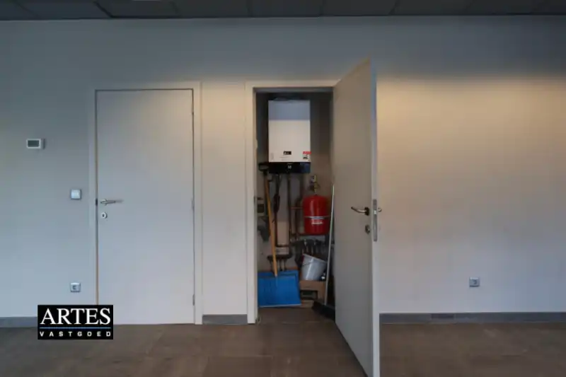 Handelspand van 122 m² in Genk-centrum, tegenover Shopping 1 foto 8