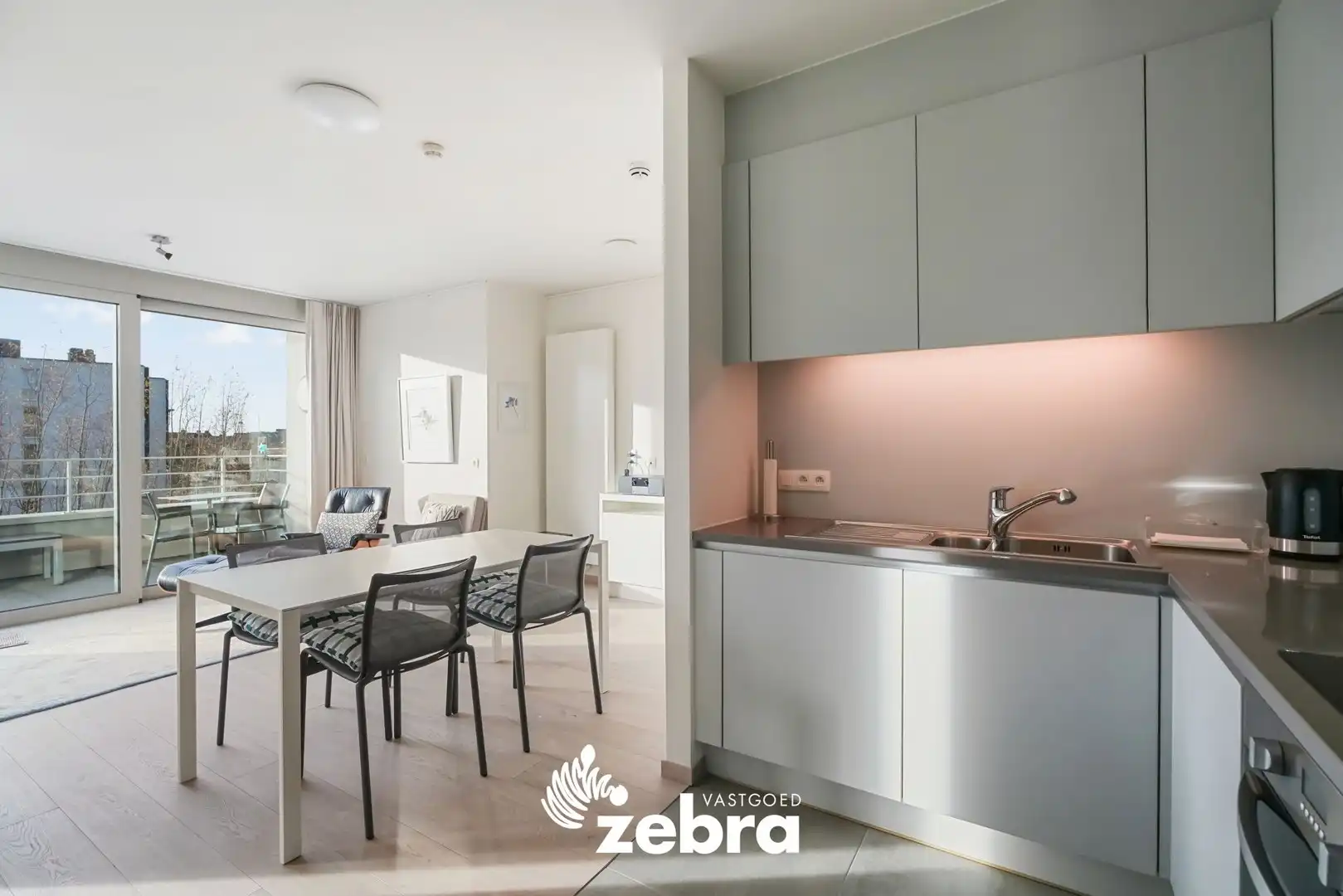 Moderne serviceflat met prachtig zicht op de Leie en autostaanplaats te Deinze! foto 7