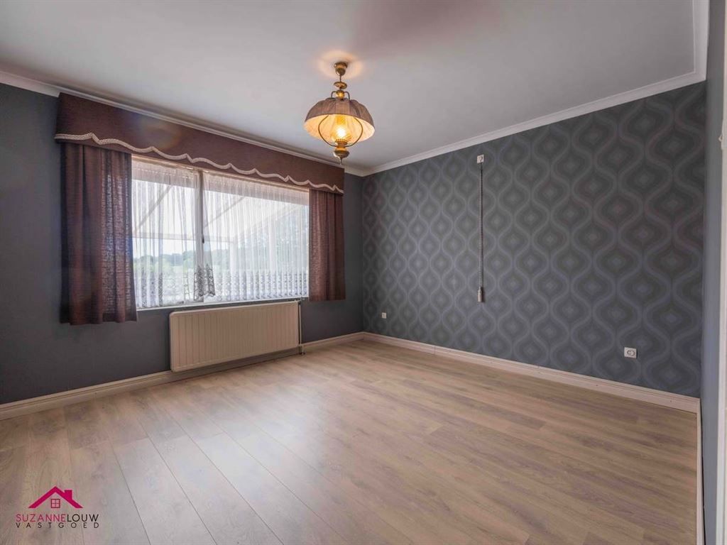 Vrijstaande, op te frissen woning foto 23