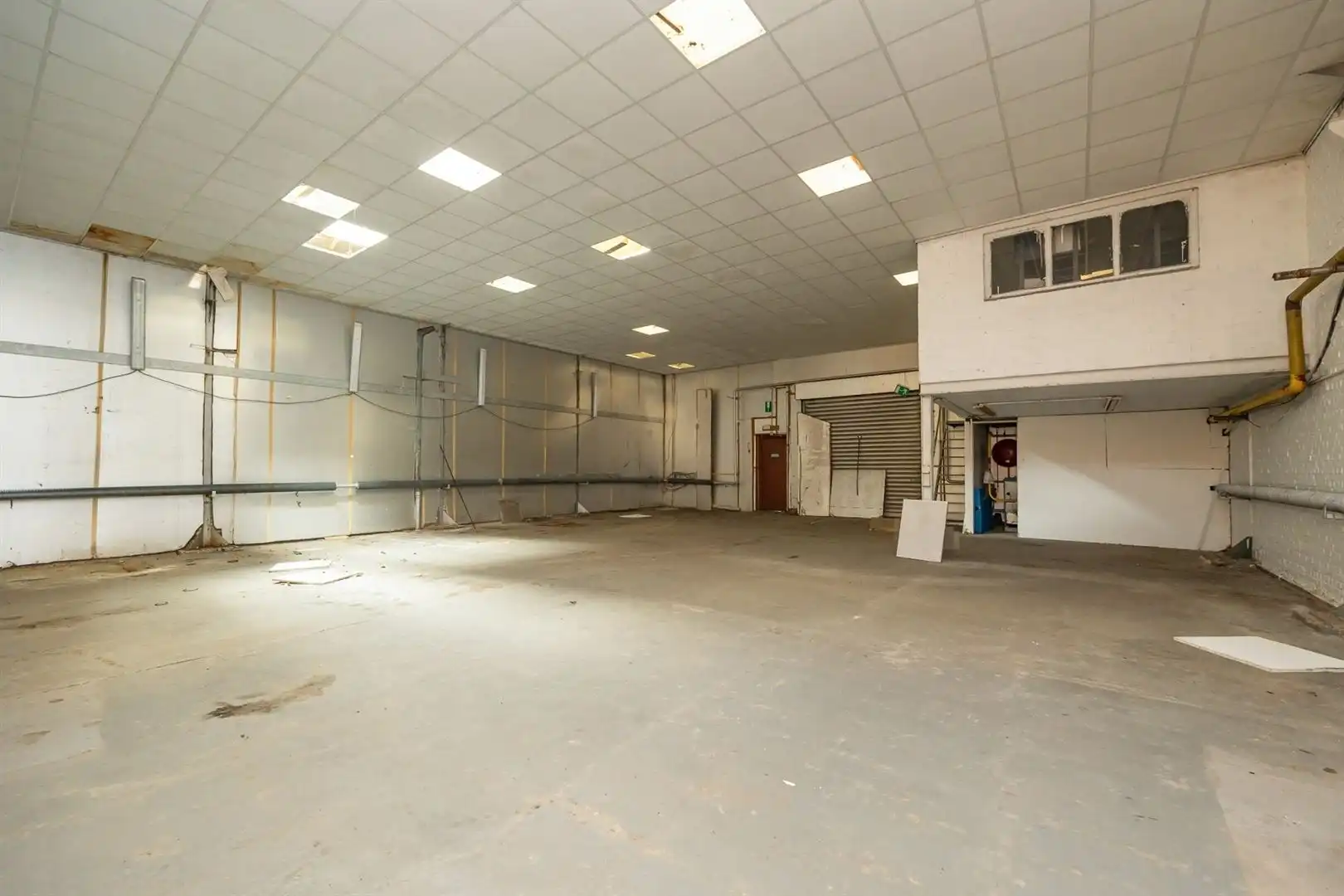 Woning met doorrit en ruime opslag – multifunctioneel eigendom foto 16