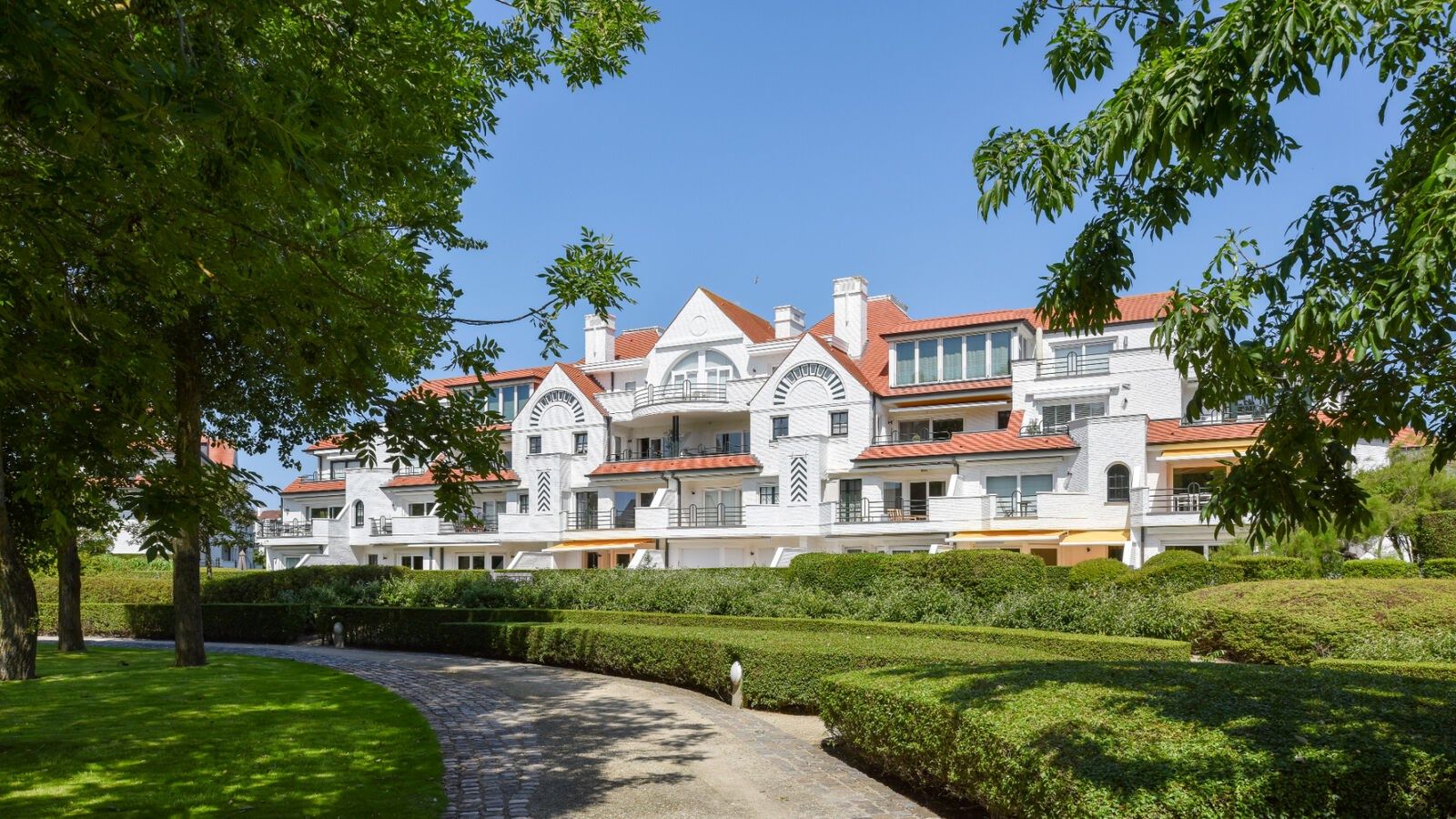 ()=>{if(producerUpdateValueVersion(node),producerAccessed(node),node.value===ERRORED)throw node.error;return node.value} Koningin Fabiolalaan 20 - B/14 - 8300 Knokke-Heist