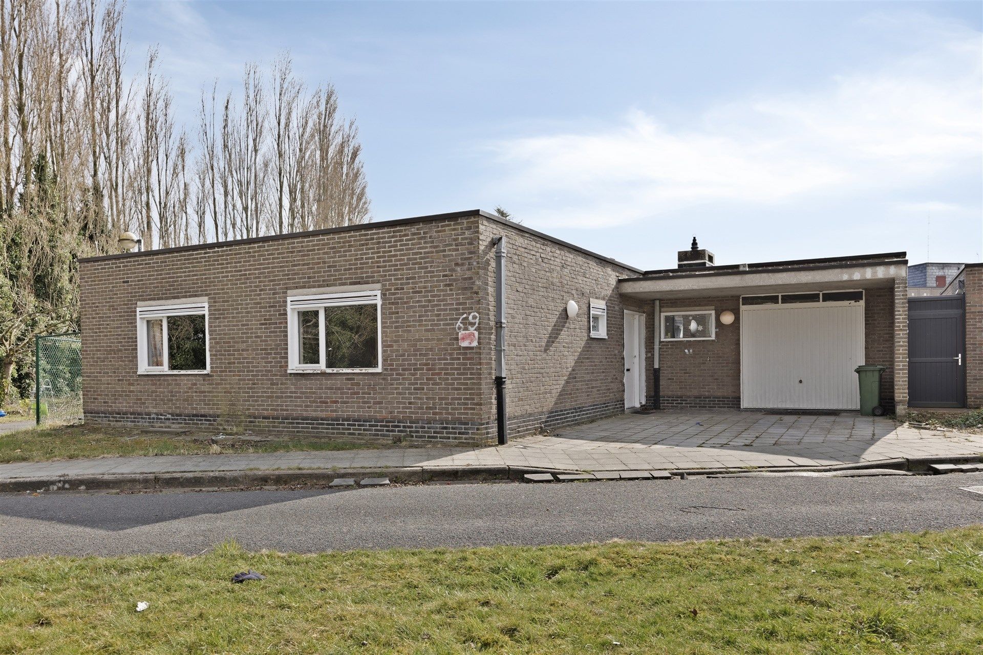 Hoofdfoto van de publicatie: Op te frissen bungalow met 3 slaapkamers in Wetteren