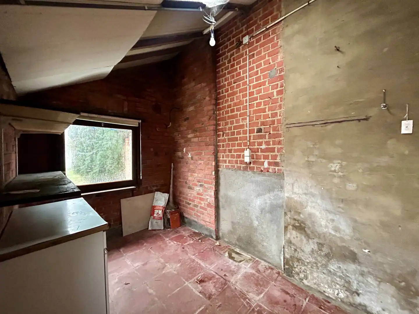 Karaktervolle rijwoning met tuin en garage te Izegem! foto 17