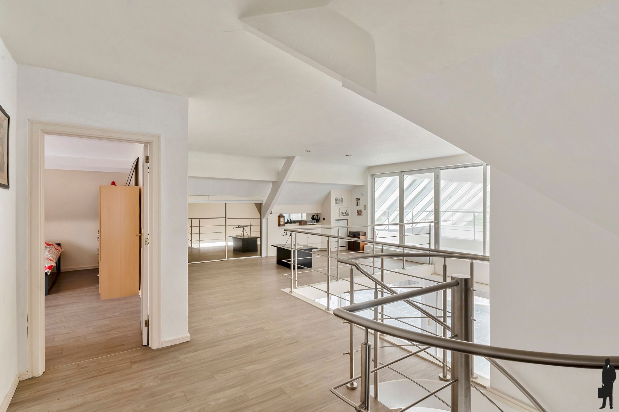 Residentieel gelegen te renoveren villa op ca. 2415m². foto 14
