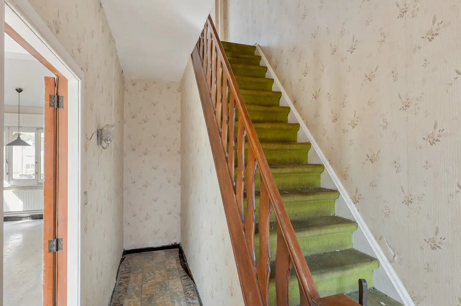 Volledig te renoveren halfopen gezinswoning op een perceel van 834 m². foto 6