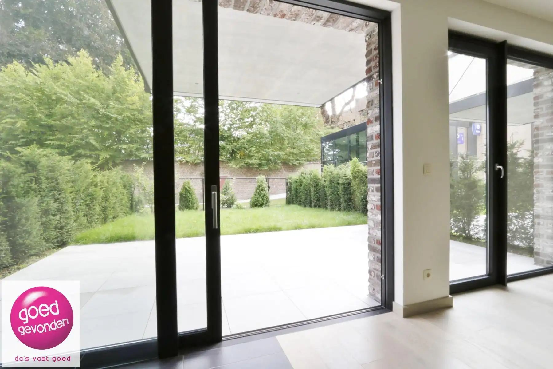 Gelijkvloers app - 1 SLK - Terras + tuin foto 9