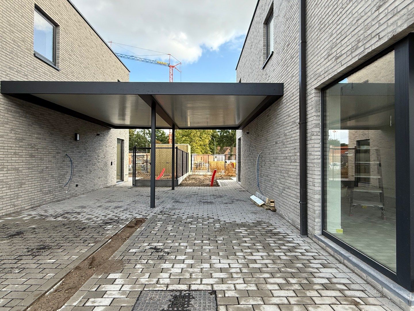Nieuwbouw half open bebouwing met carport foto 15