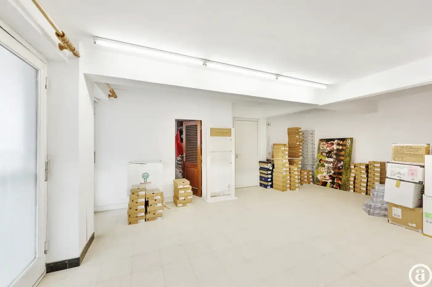 Winkel in het Zoute op de hoek van de Zeedijk met de Strandstraat [Knokke - Zoute]. foto 13