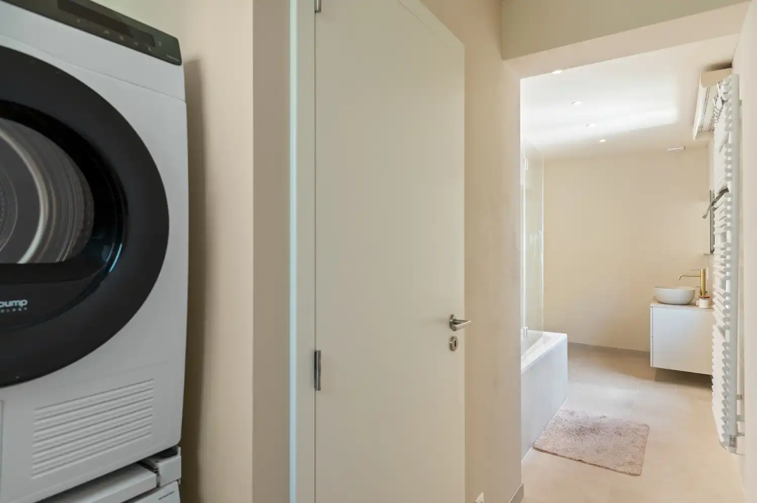 Instapklare woning met 4 slpkrs in hartje Edegem foto 17