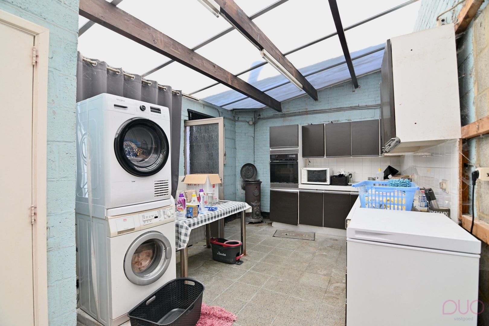 Ruime open bebouwing met 4 slaapkamers en achterliggende loodsen foto 21