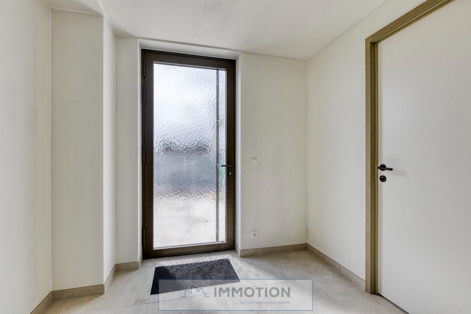 Instapklaar nieuw 1-slaapkamerappartement met terras - KORTRIJKSTRAAT 127 ZWEVEGEM foto 3