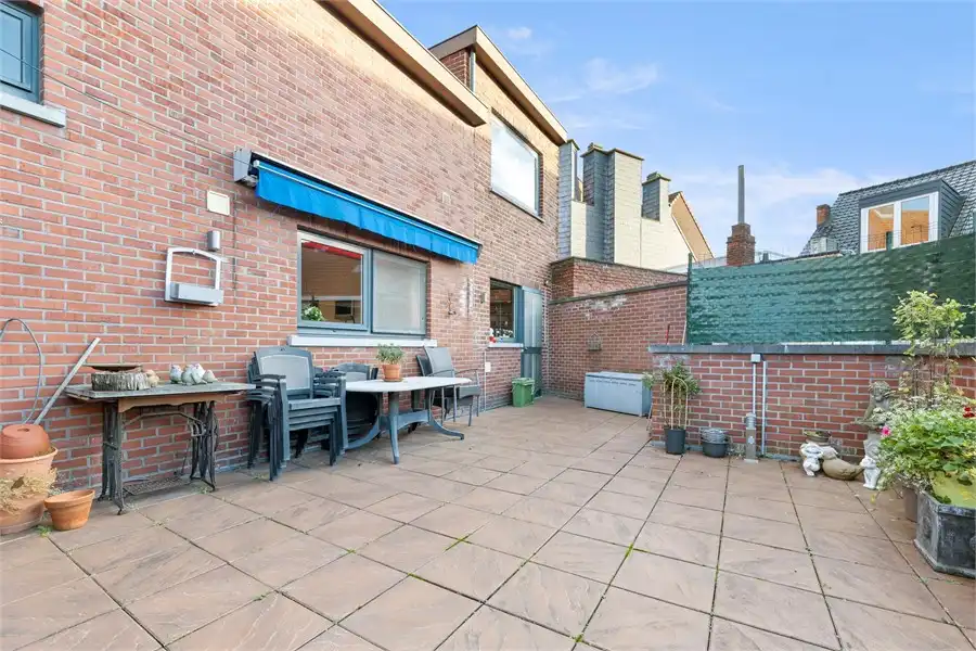 OPBRENGSTEIGENDOM MET HANDELSRUIMTE EN DUPLEX-APPARTEMENT IN SINT-TRUIDEN foto 23