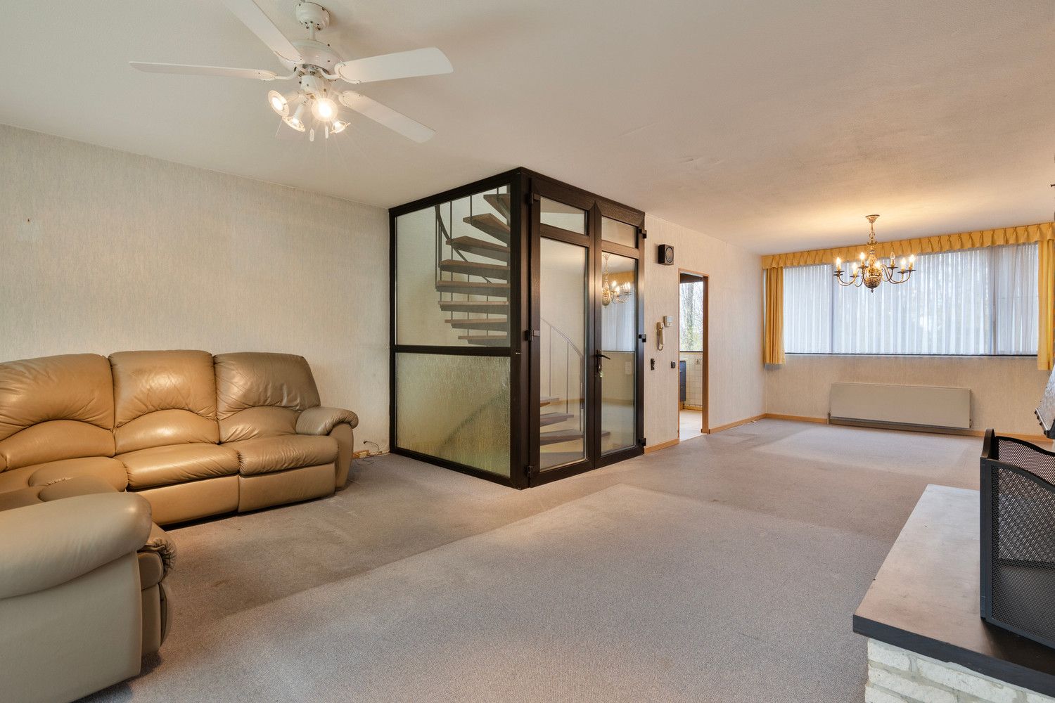 In de wijk 'Langbaanvelden' ligt deze te renoveren bel-étagewoning met 3 tot 4 slks, garage en tuin! foto 10