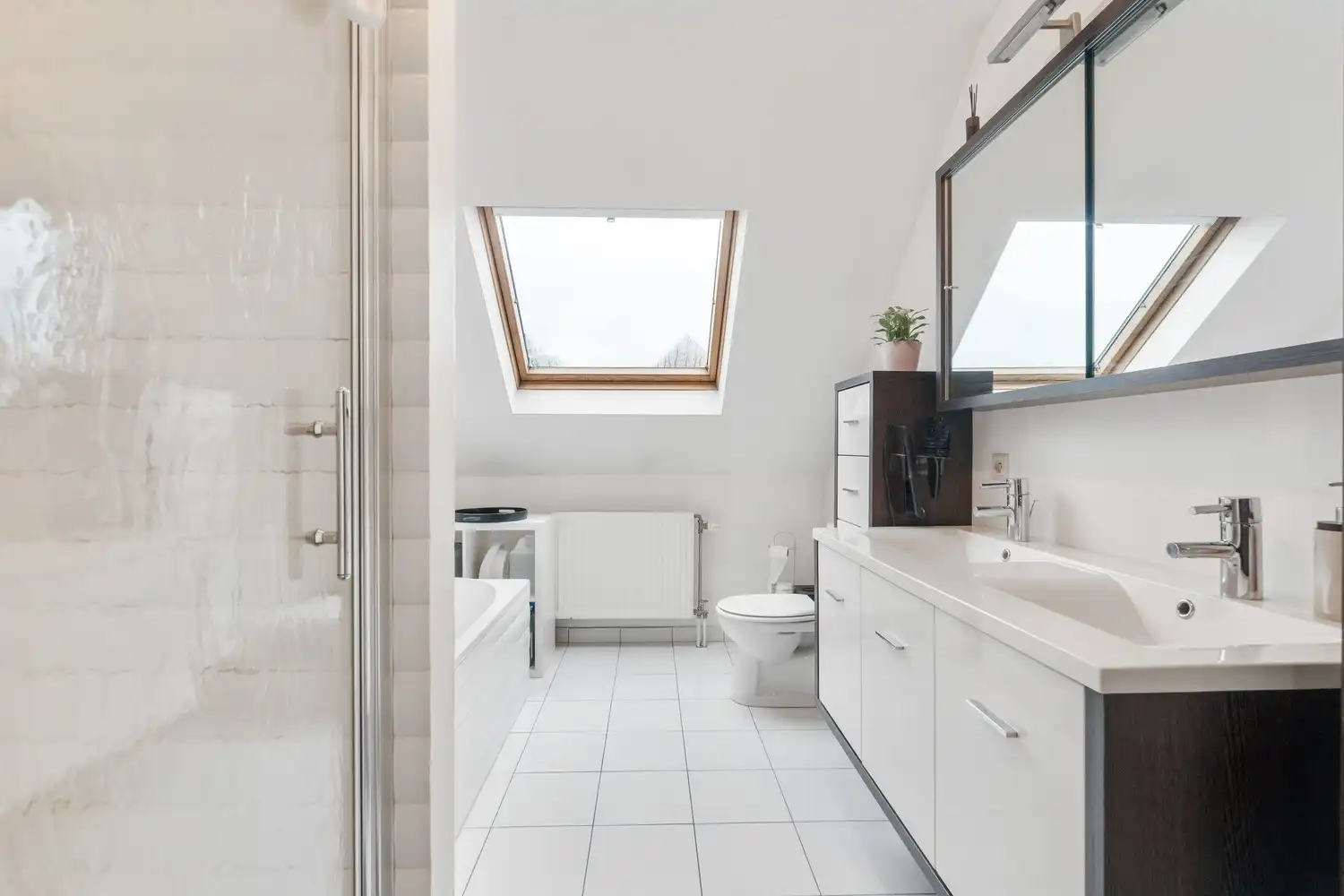 Prachtige 3-gevelwoning met studio, grote tuin en vrij uitzicht foto 12