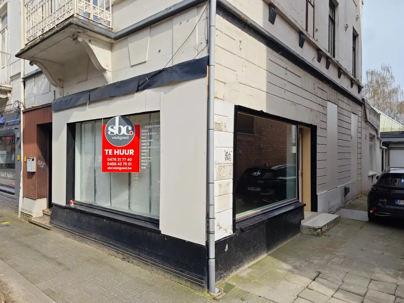 Gerenoveerde kantoorruimte met opslag foto 2