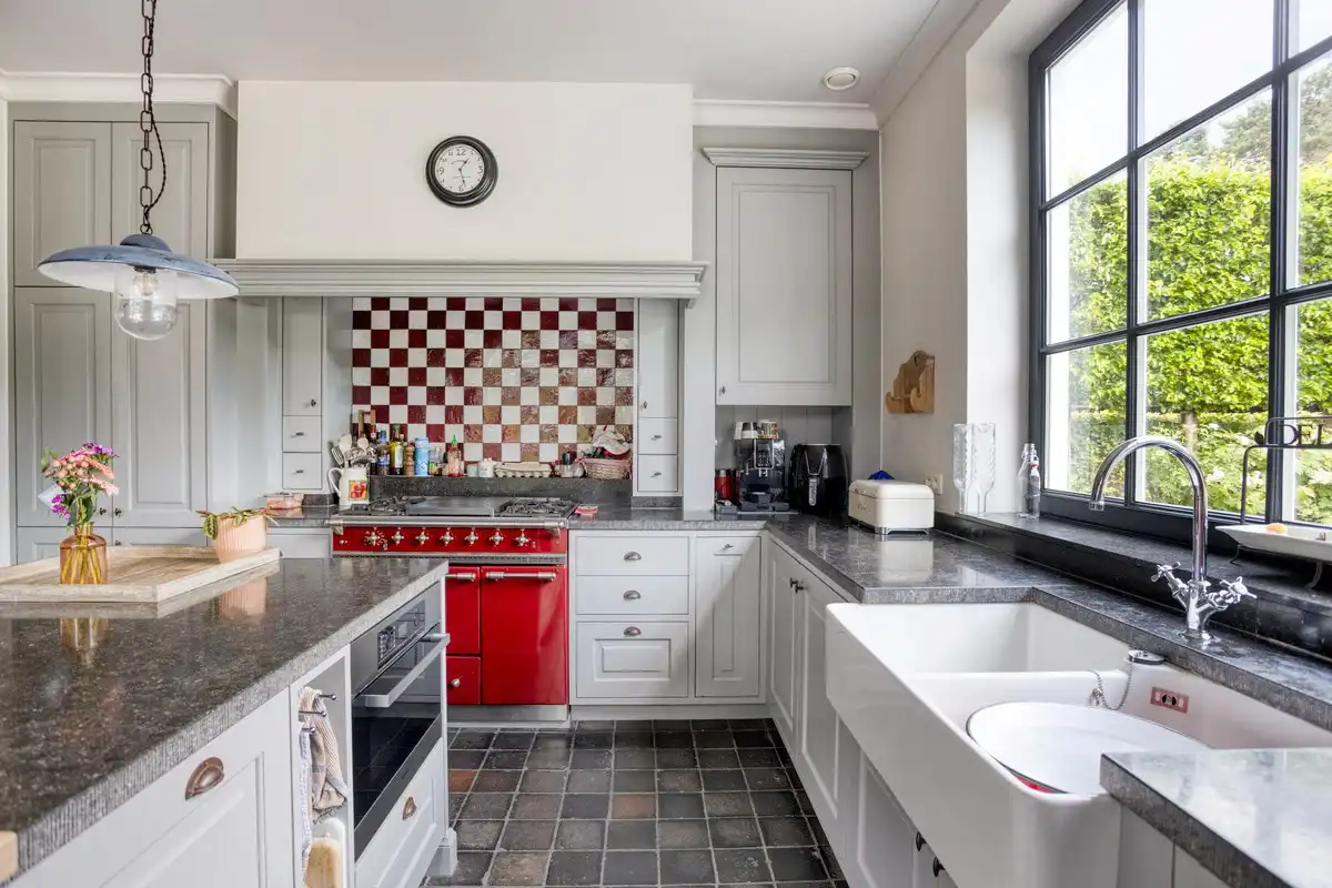 Exclusieve villa met oa 5 slaapkamers en verwarmde zwemvijver  op 2.070 m². foto 11