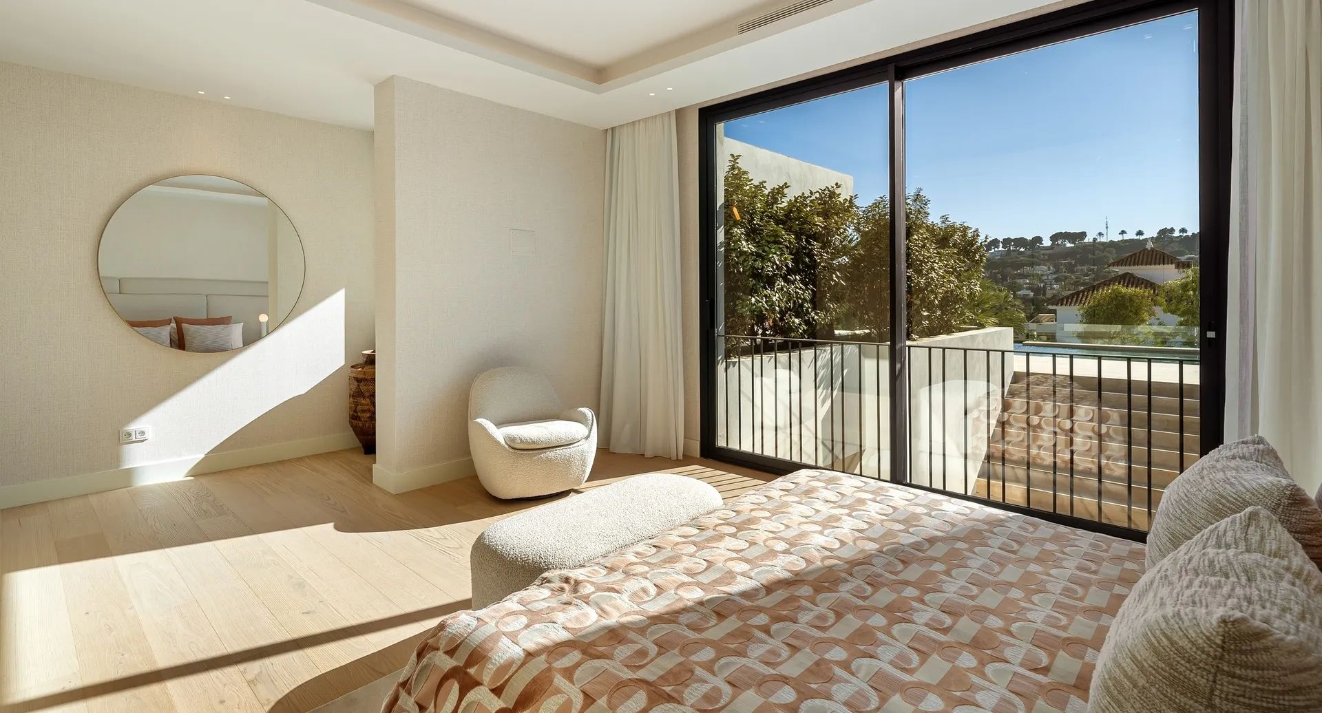 Pure perfectie in Nueva Andalucía: unieke villa met hoogwaardige afwerking foto 18