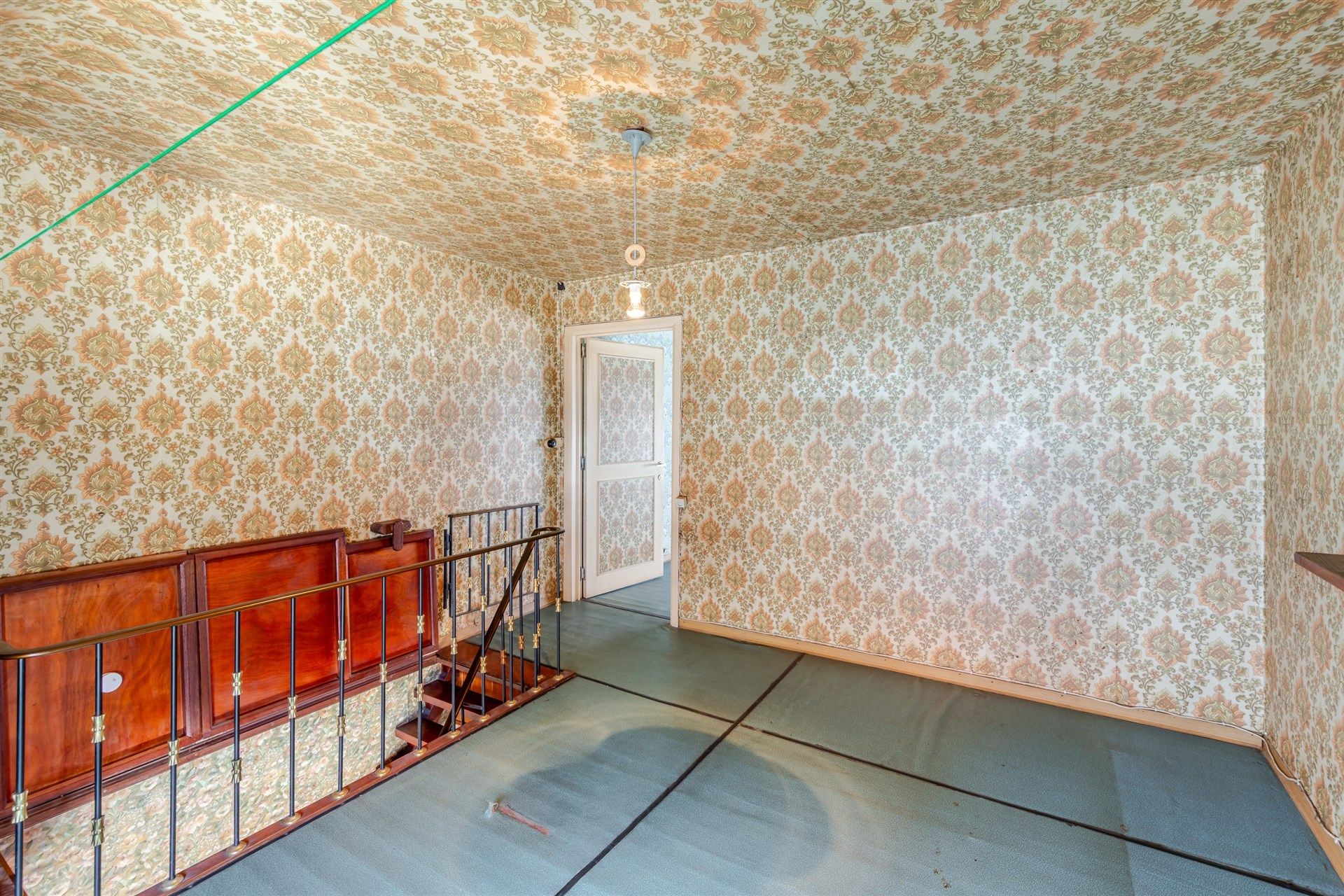 Te renoveren woning met potentieel foto 16