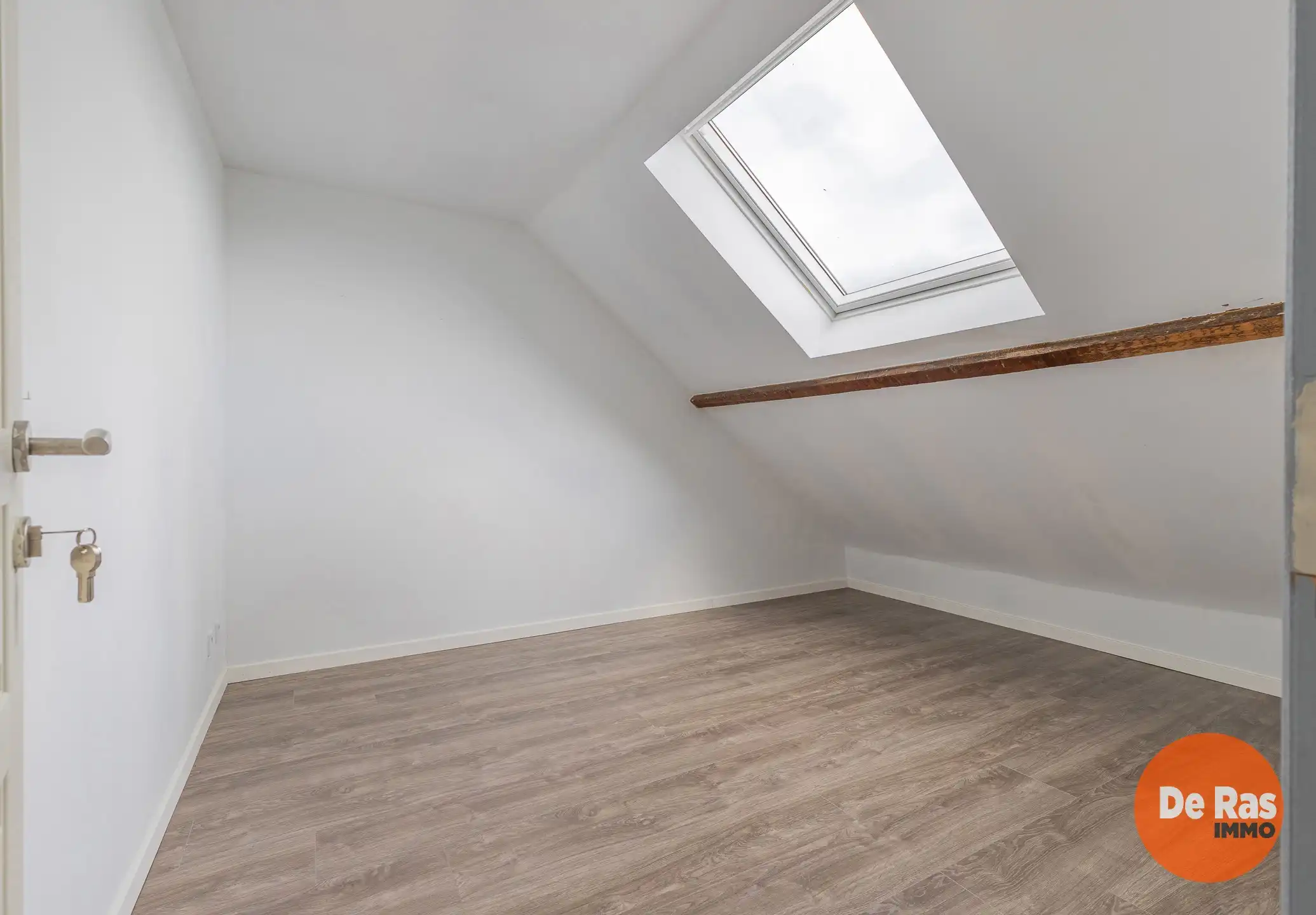 GRIMBERGEN-Gerenoveerde woning zonder tuin/koer aan de vaart foto 15