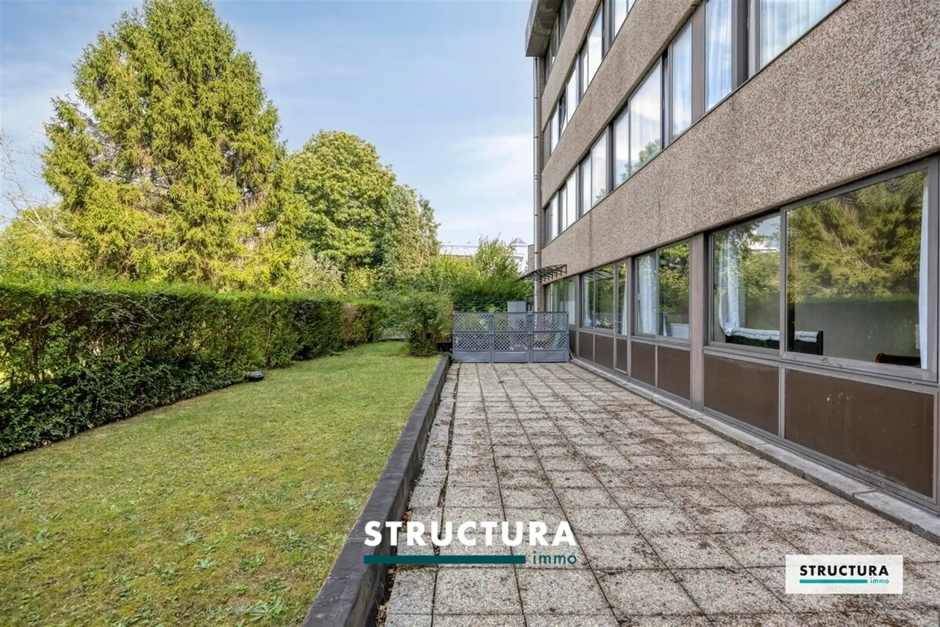 Ruim 3-kamerappartement met terras en tuin foto 12