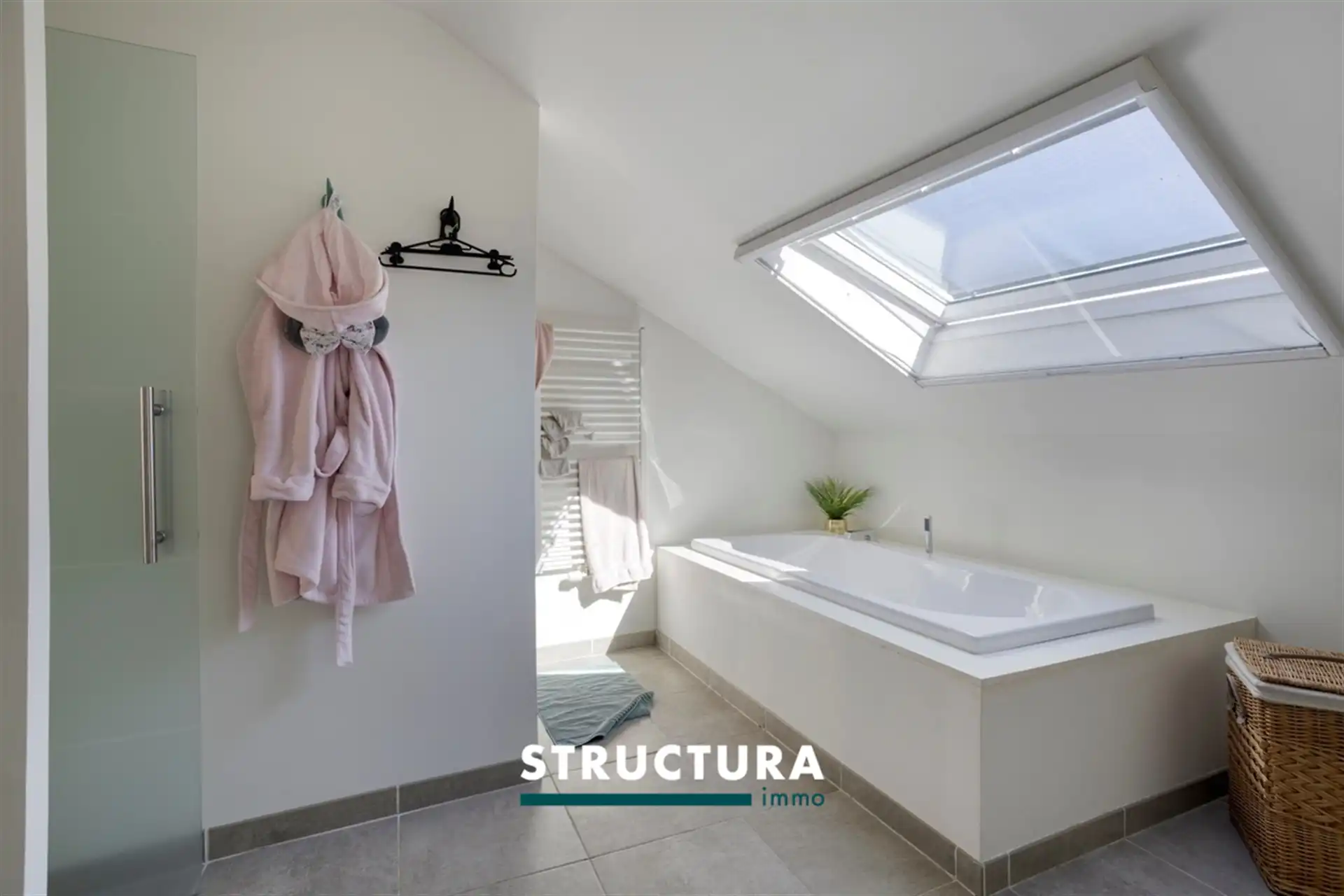 Ruime, volledig gerenoveerde woning in hartje centrum foto 18