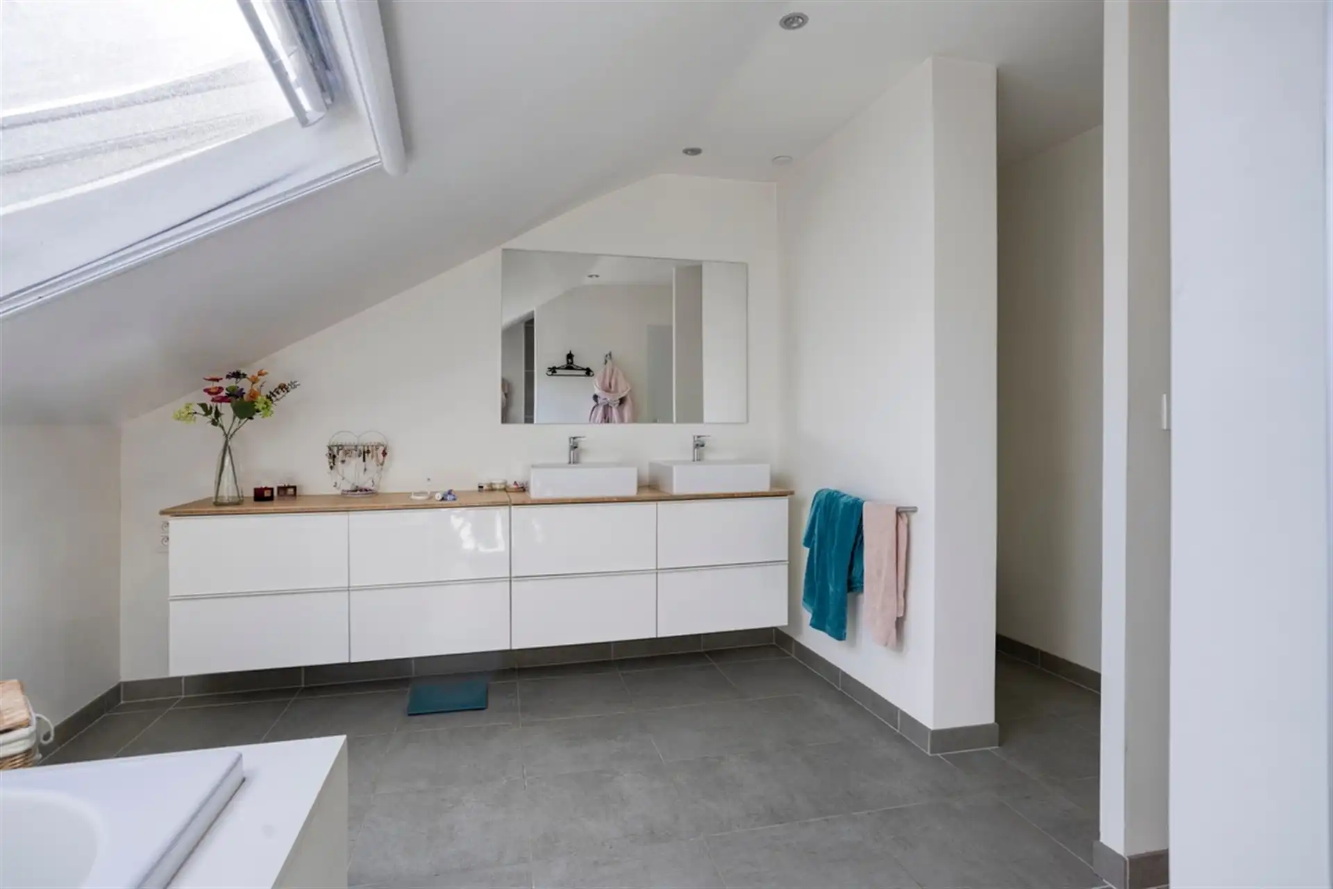 Ruime, volledig gerenoveerde woning in hartje centrum foto 18