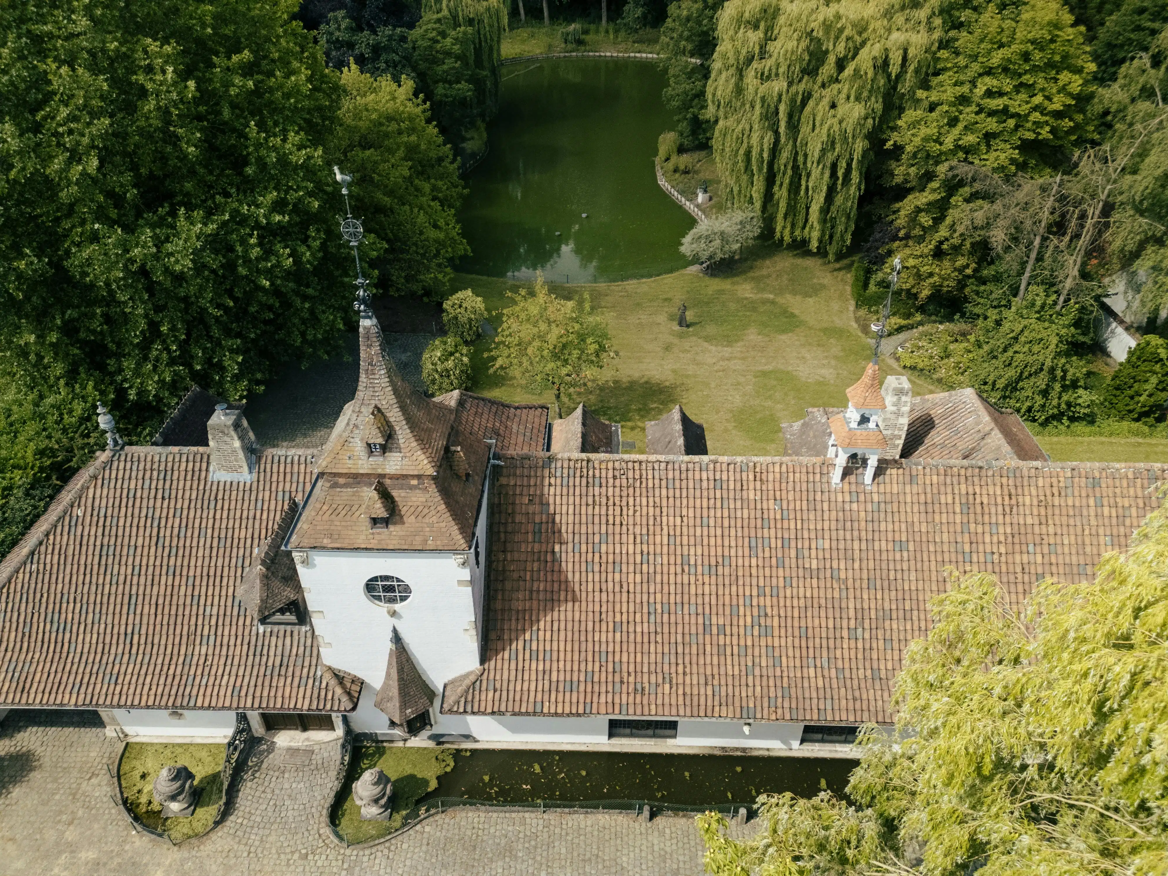 Unieke villa met vijver te koop aan de rand van Roeselare foto 22