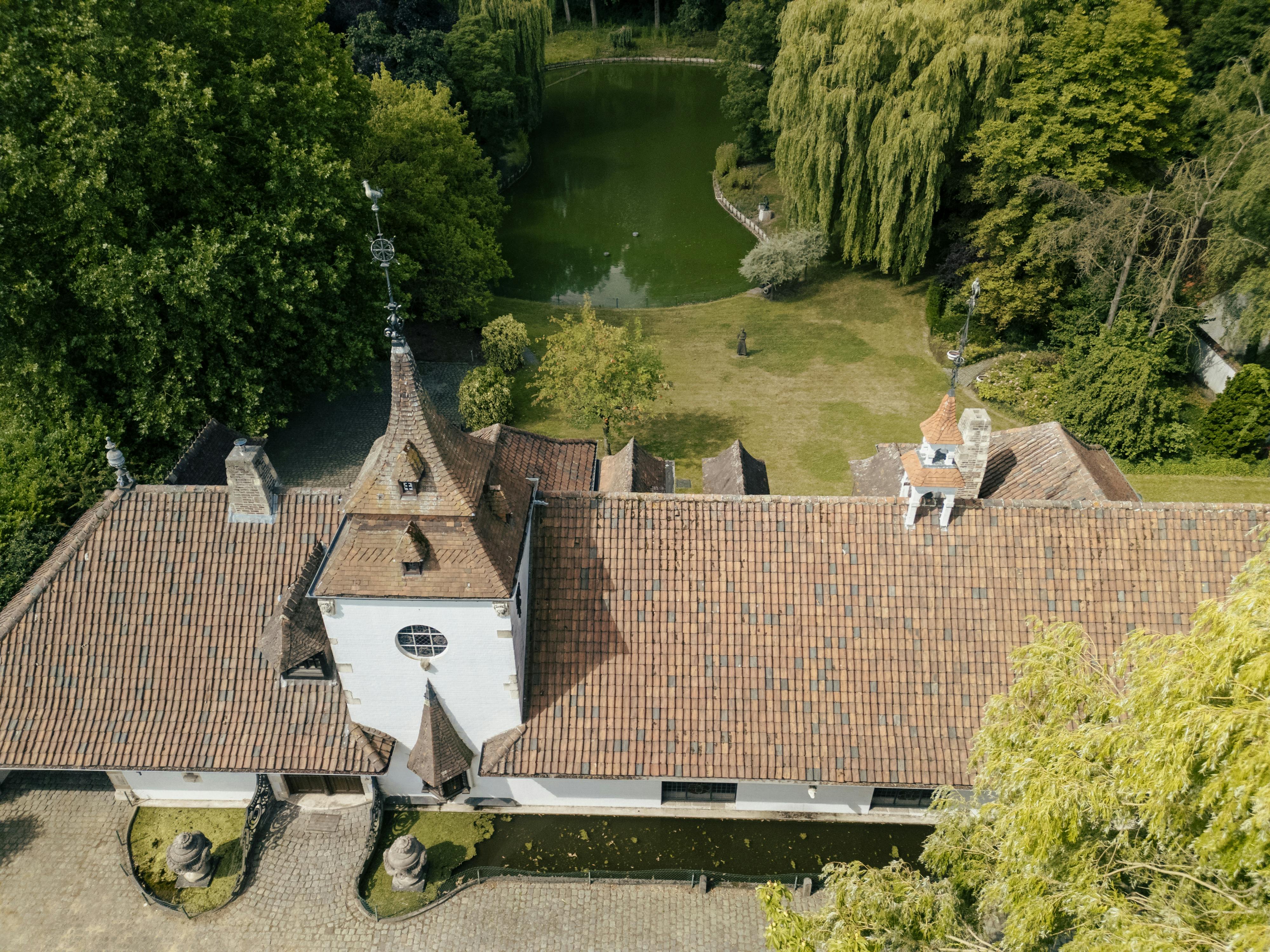 Unieke villa met vijver te koop aan de rand van Roeselare foto 24