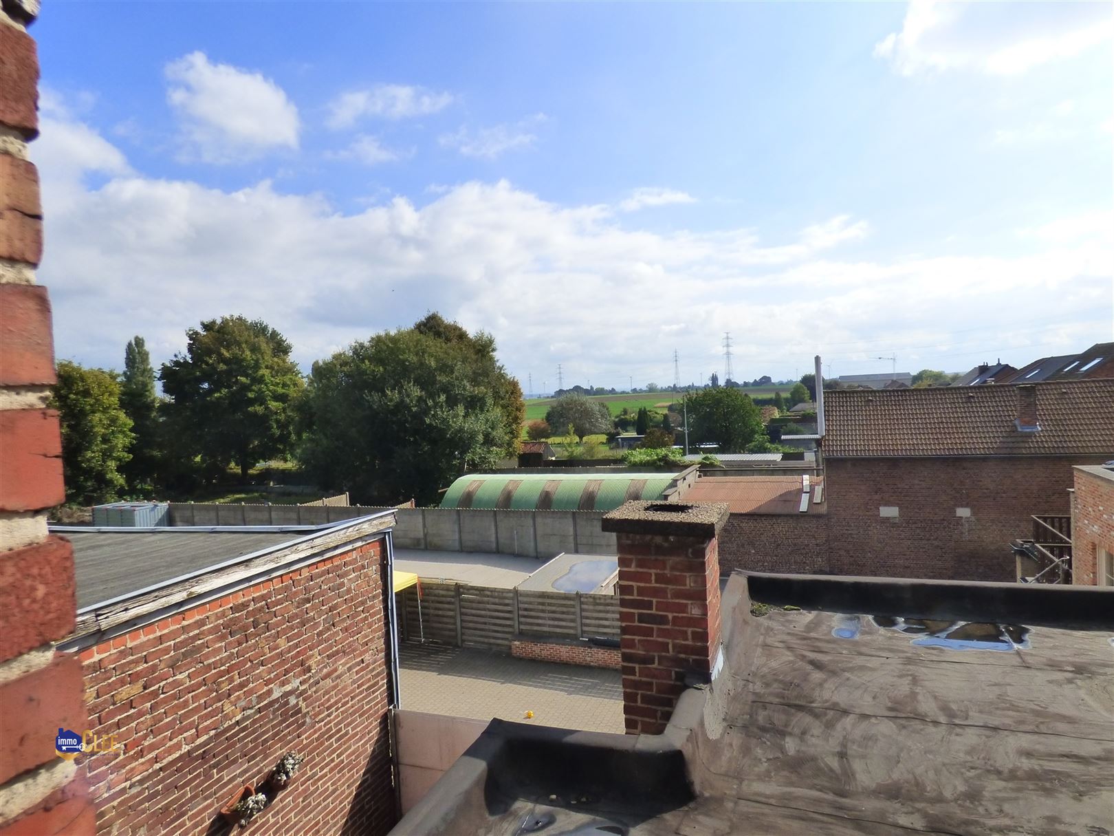 Te renoveren woning met 3 slaapkamers en garage foto 9