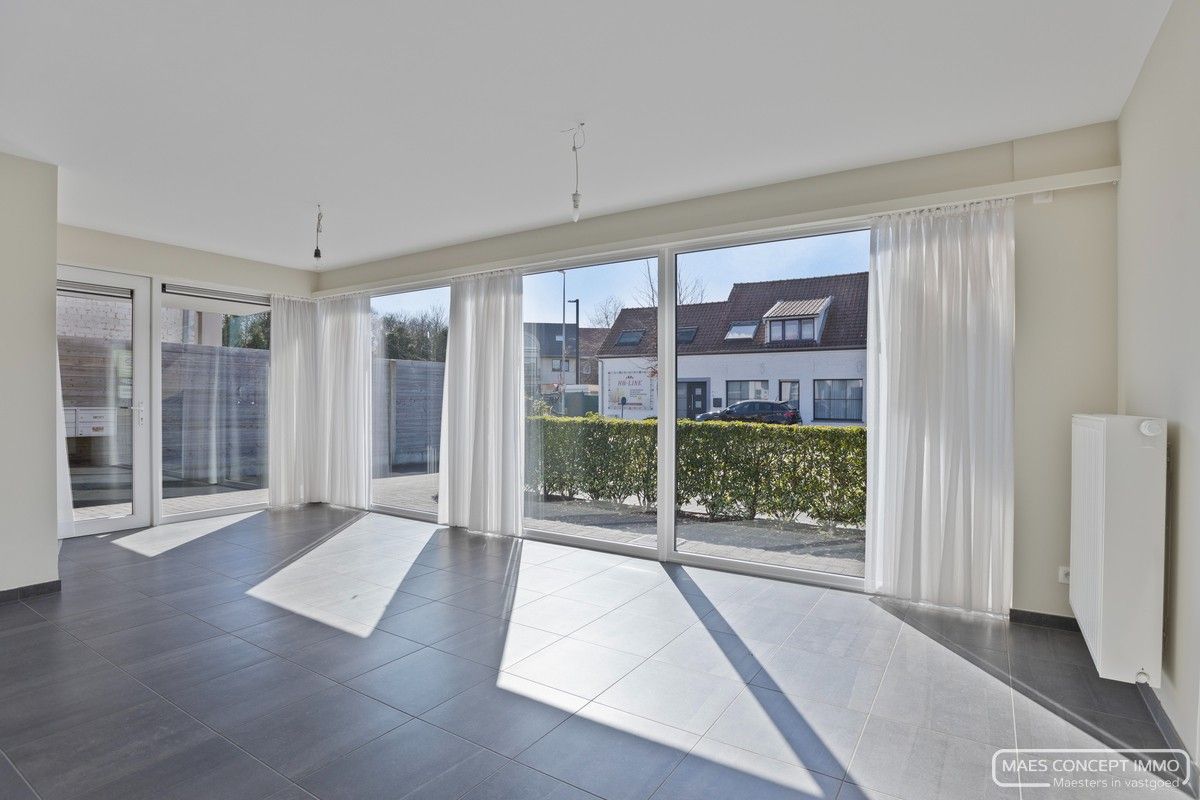 Ruim gelijkvloers 2-slaapkamerappartement in Jabbeke foto 2