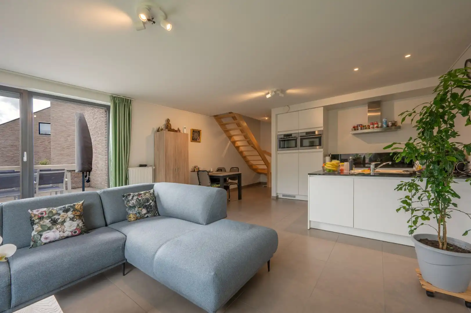 Instapklaar duplex appartement met ruim zonneterras op topligging in Brugge! foto 2