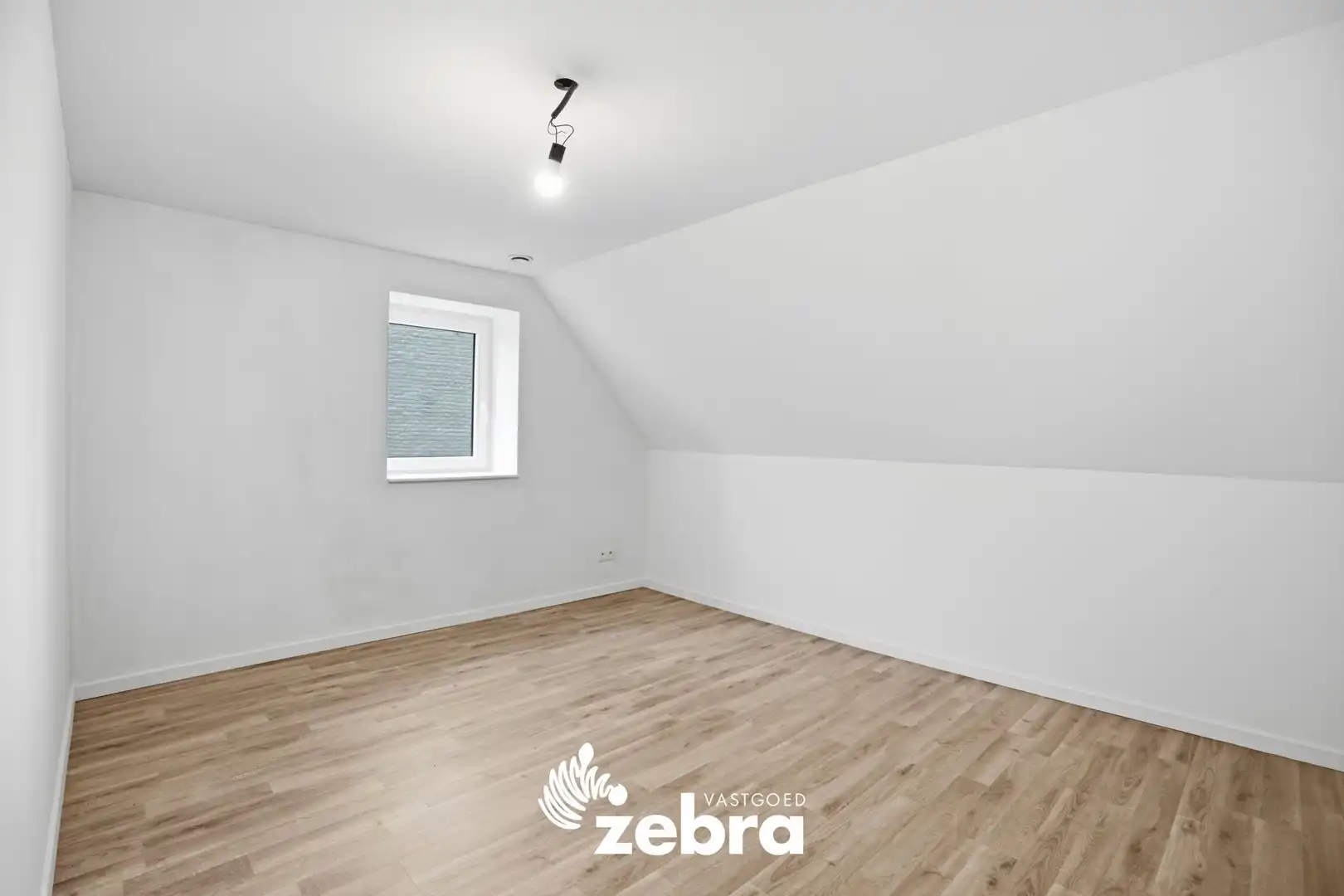 Gerenoveerde halfopen bebouwing in hartje Rumbeke! foto 11