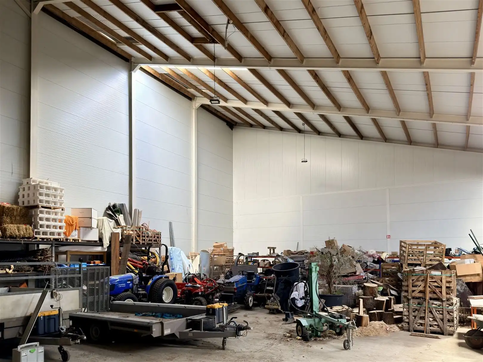 Enorm ruim magazijn met natuurlijke lichtinval! foto 10