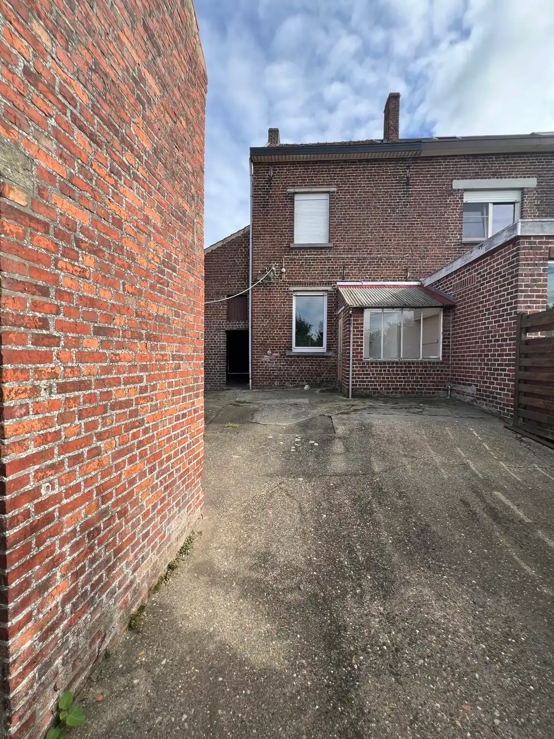 Fantastisch mooi en rustig gelegen te renoveren woning  foto 18
