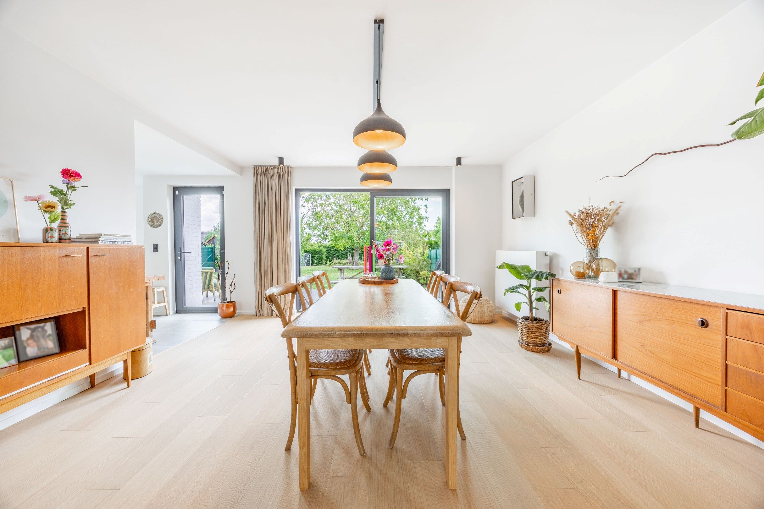 MAGNIFIEK GERENOVEERDE GEZINSWONING MET GARAGE foto 9