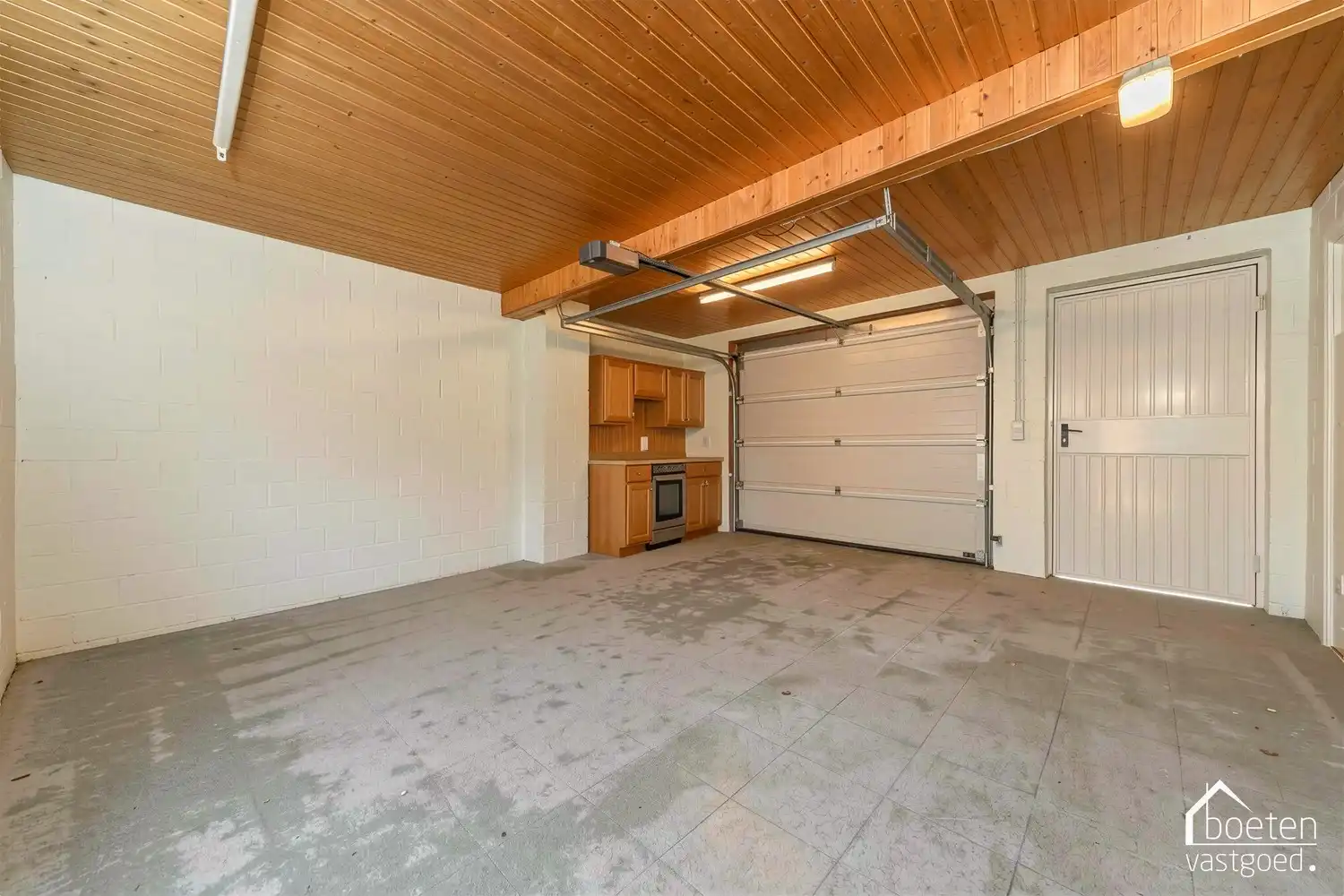 Veurne: Te renoveren stadswoning met heel wat mogelijkheden, 4 à 5 slpks, zonnig tuintje en dubbele garage op 236m² grondopp. foto 16