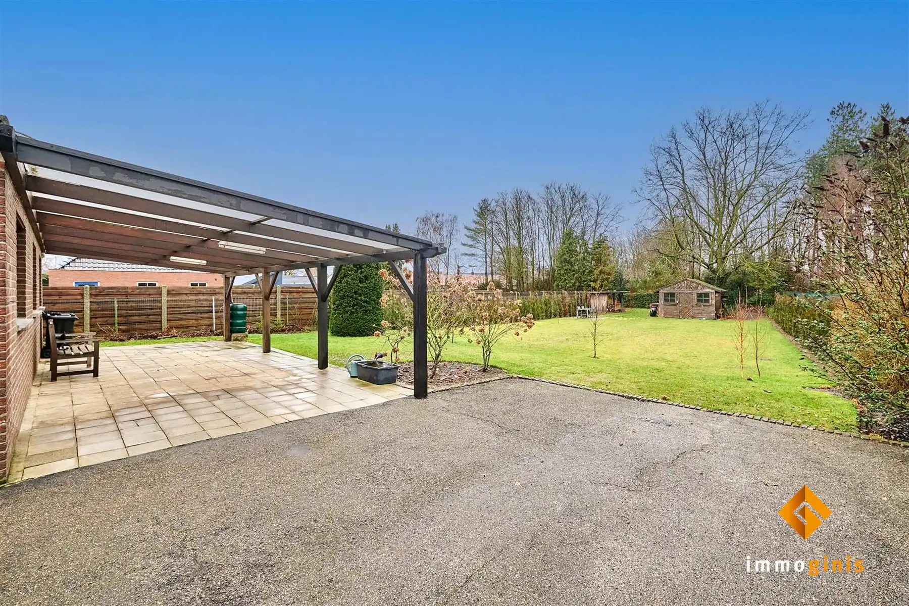 Verrassend ruime, gelijkvloerse woning met 3 slaapkamers en inpandige garage op een mooi perceel van 12a55ca!  foto 20