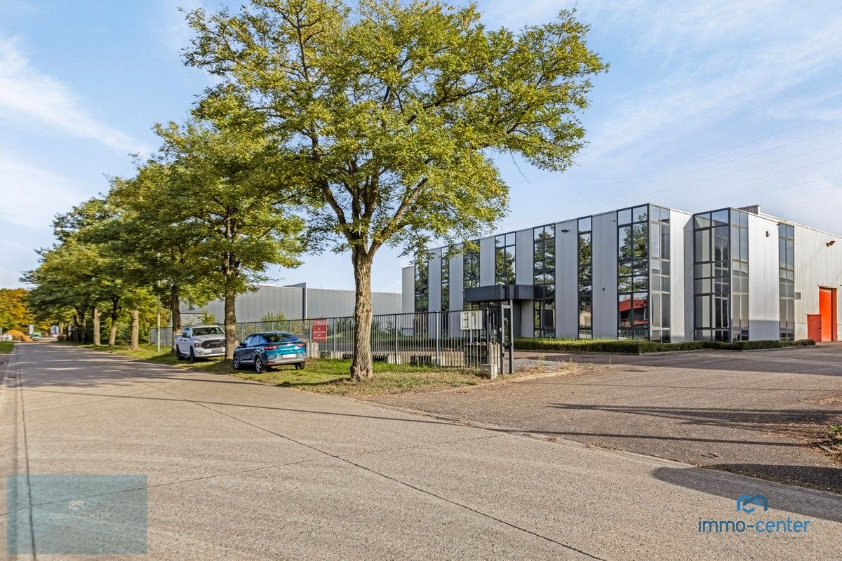 Moderne kantoren te huur op het industrieterrein in Dilsen-Stokkem foto {{pictureIndex}}