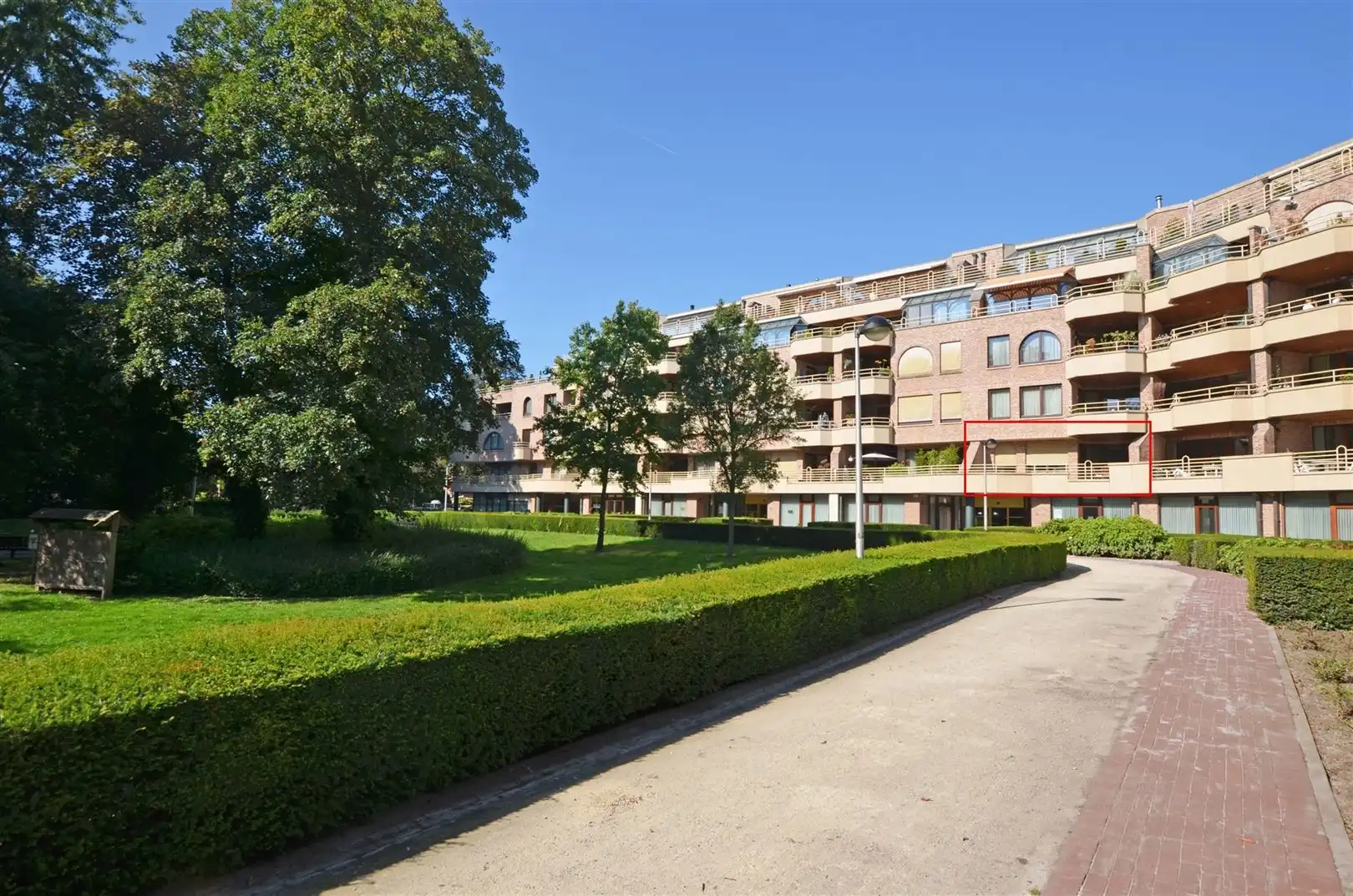 Ruim appartement met zicht op groen foto {{pictureIndex}}