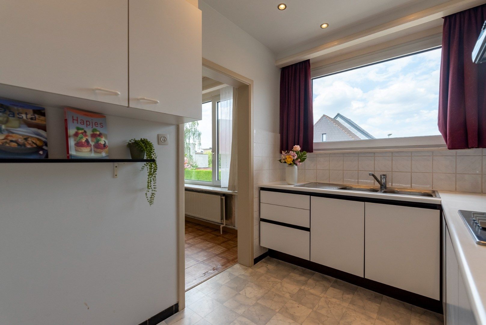 Ruim 2 slaapkamer appartement met garage in Boechout! foto 10