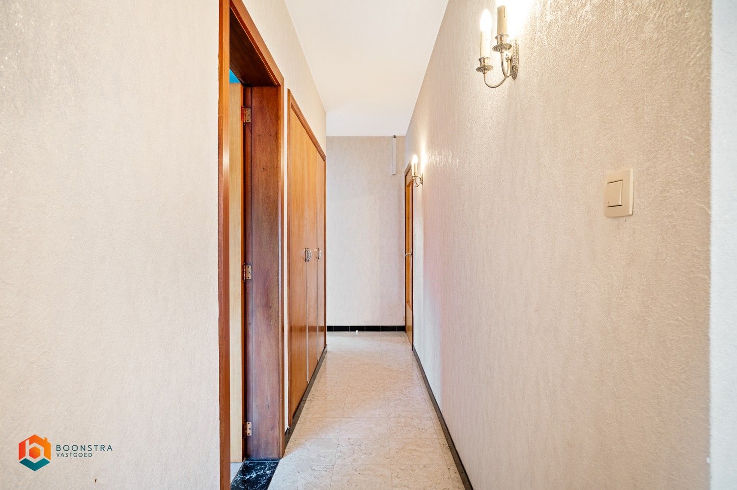 Gelijkvloerse open bebouwing met veel potentieel op 1.827 m² foto 8