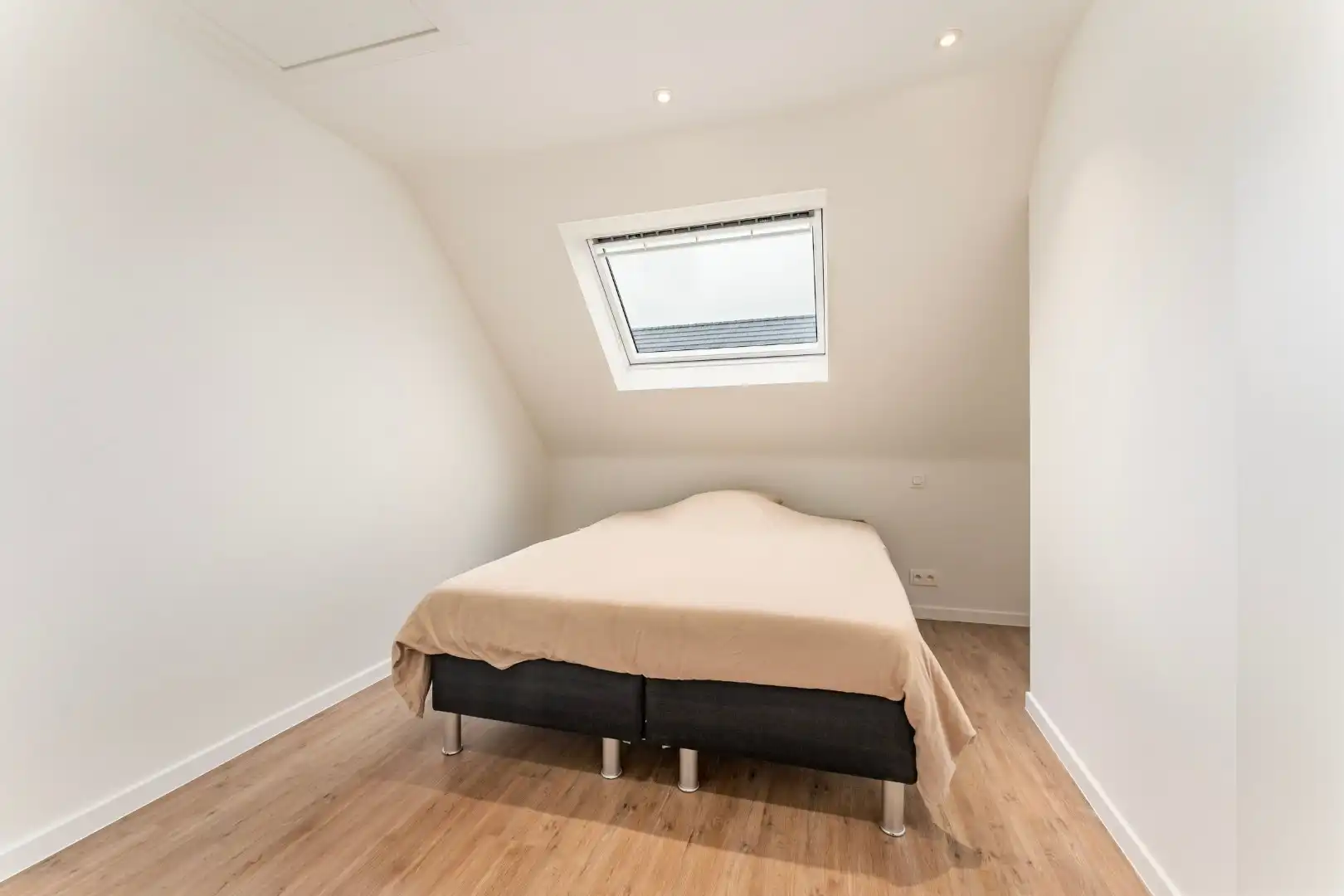Exclusief gerenoveerde vrijstaande villa in rustige en residentiële omgeving foto 25