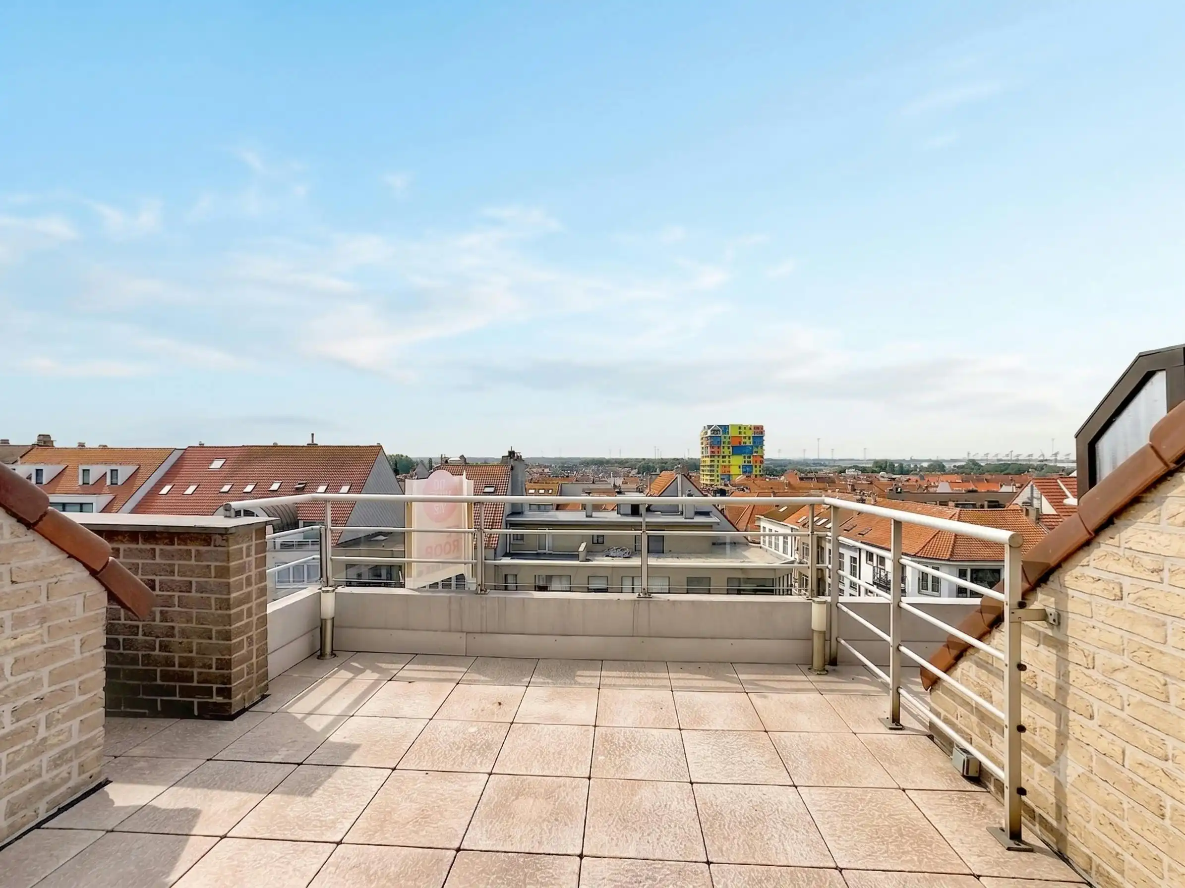 Instapklaar appartement met zonnig terras te koop in Heist foto 5