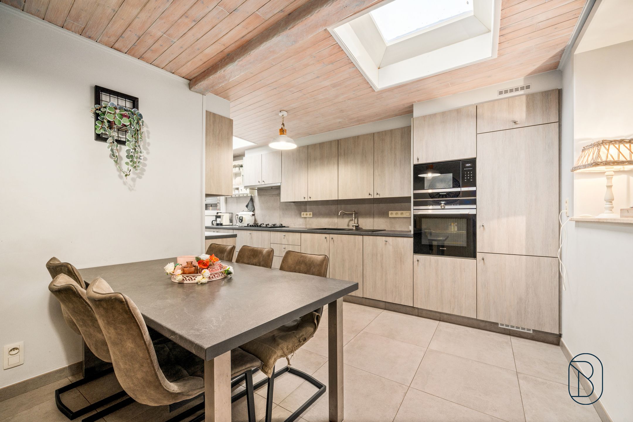 Instapklare woning met 3 slk, tuin, en uitweg met garage foto 7