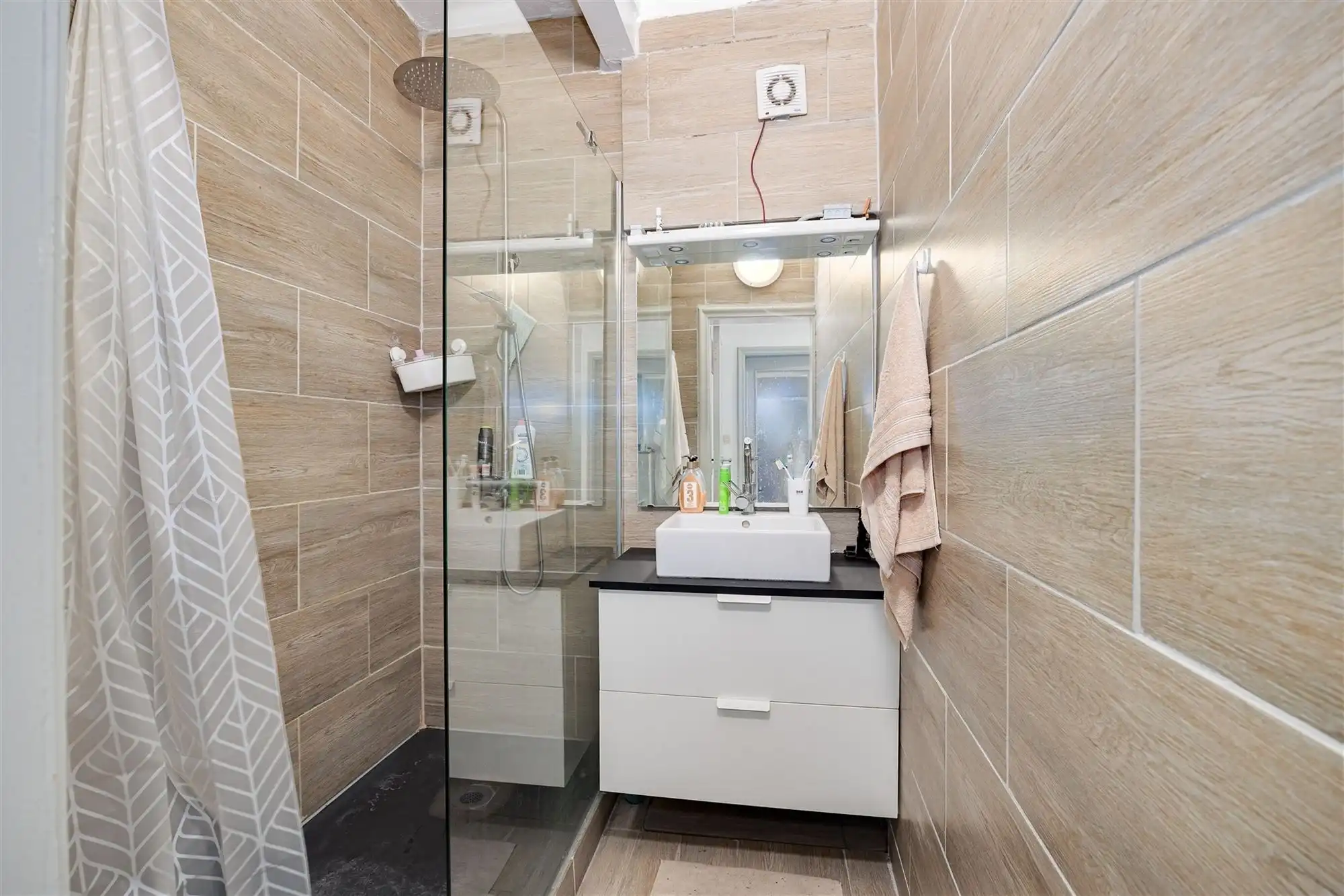 Lichtrijk 2-slaapkamerappartement met vergund dakterras in Mortsel foto 8