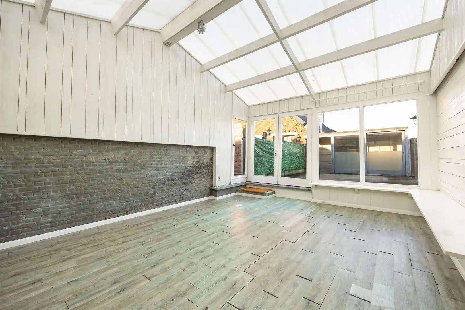 Handelspand met appartement, magazijn én hangar foto 23