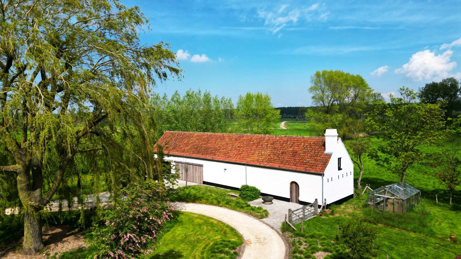 Uniek en zeer rustig gelegen hoeve op 3,9 Ha nabij Damme. foto 4