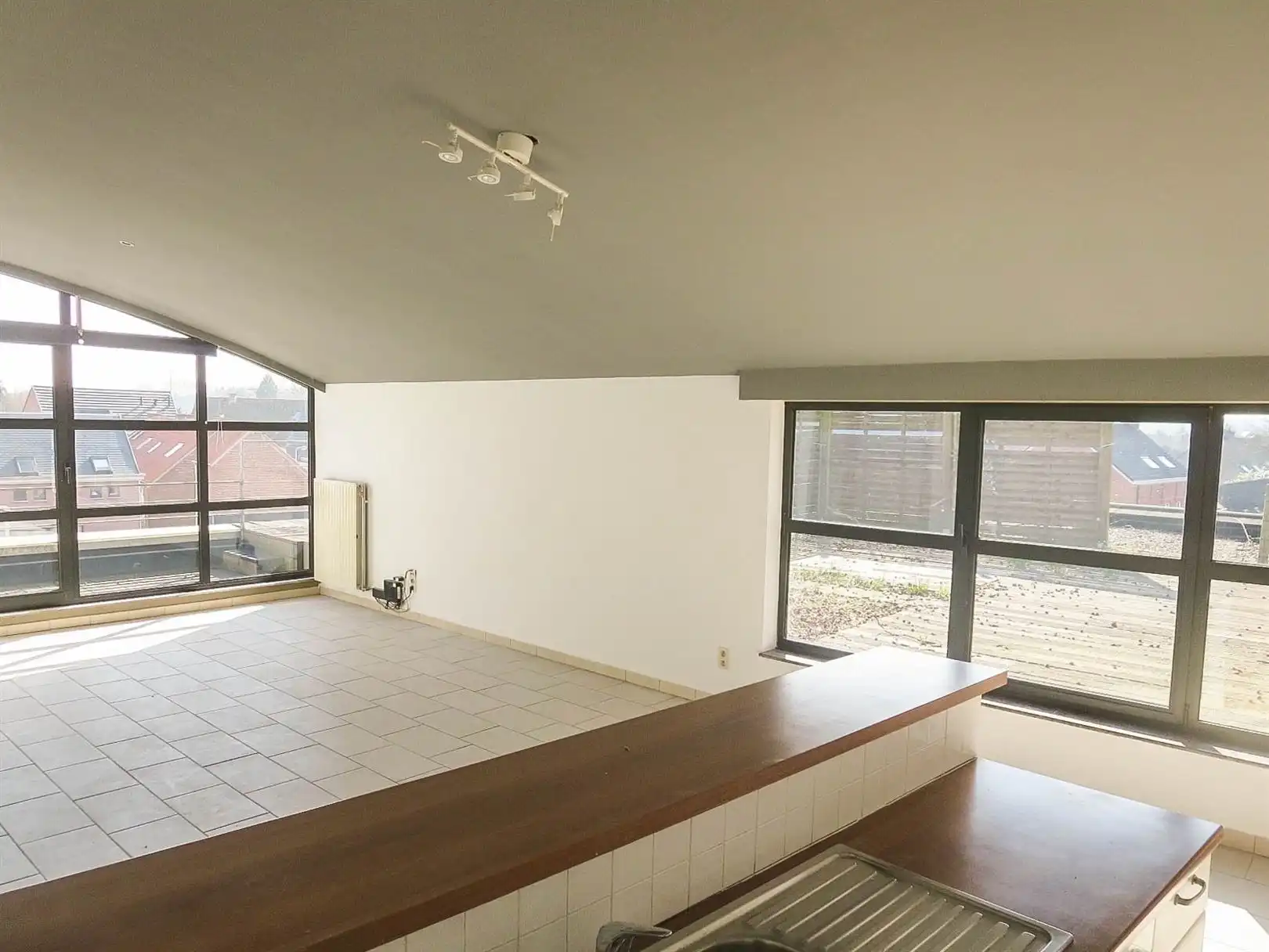 Centraal gelegen 2 slaapkamer appartement met ruim terras foto 5